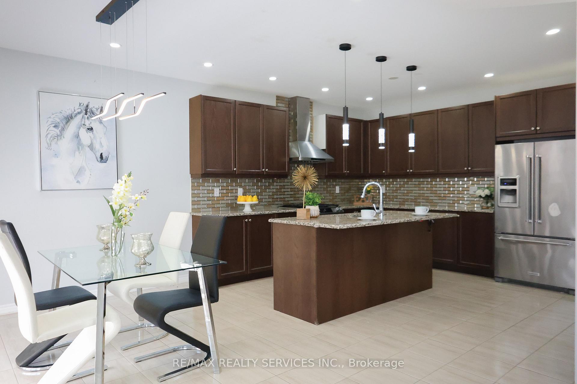 Photo 12 of 104 Roulette Crescent, Brampton, Northwest Brampton — HOMEH