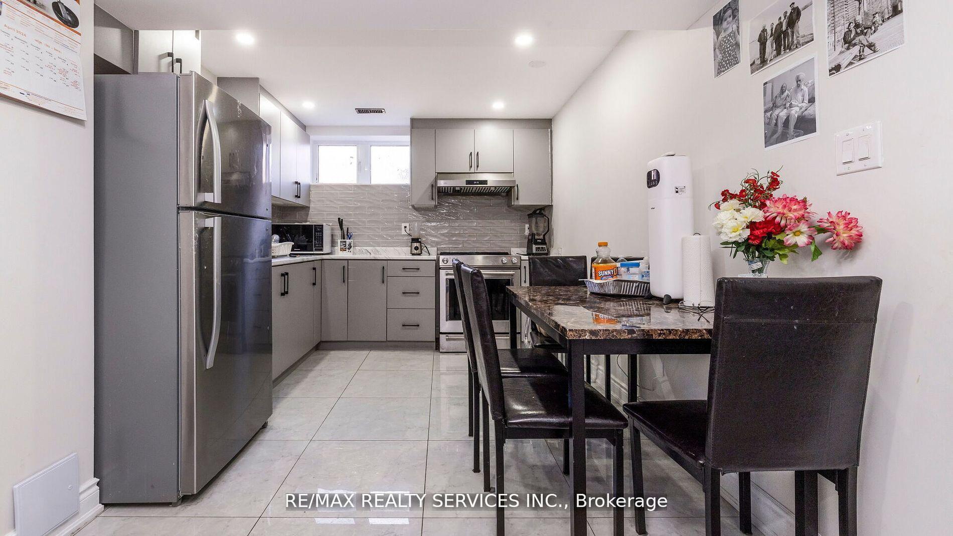 Photo 15 of 104 Roulette Crescent, Brampton, Northwest Brampton — HOMEH
