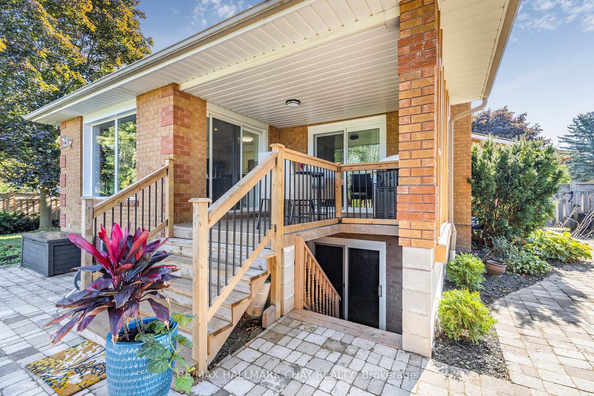 Photo 3 of 24 Dyer Boulevard, Barrie, Holly — HOMEH