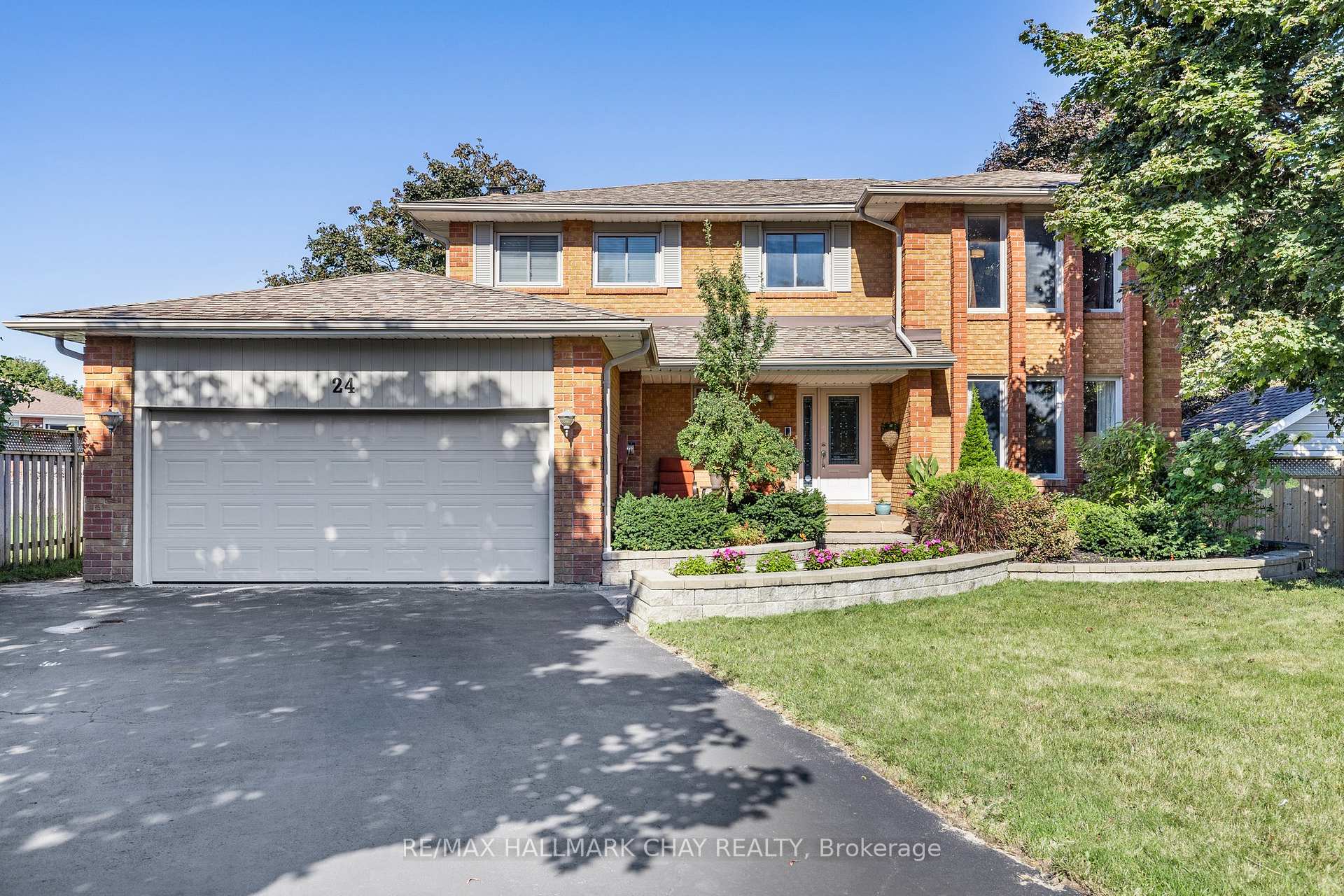 Photo 2 of 24 Dyer Boulevard, Barrie, Holly — HOMEH