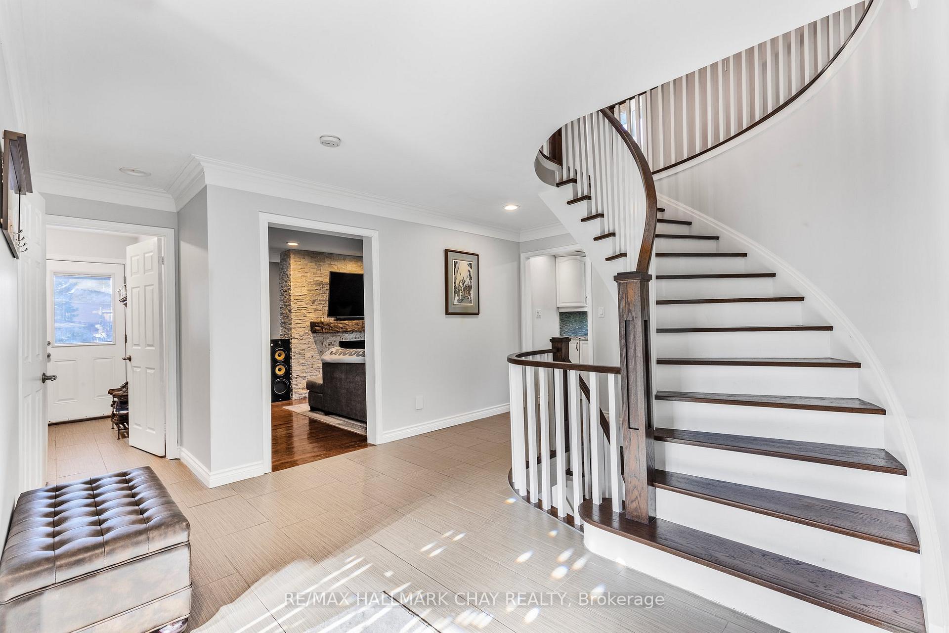 Photo 5 of 24 Dyer Boulevard, Barrie, Holly — HOMEH