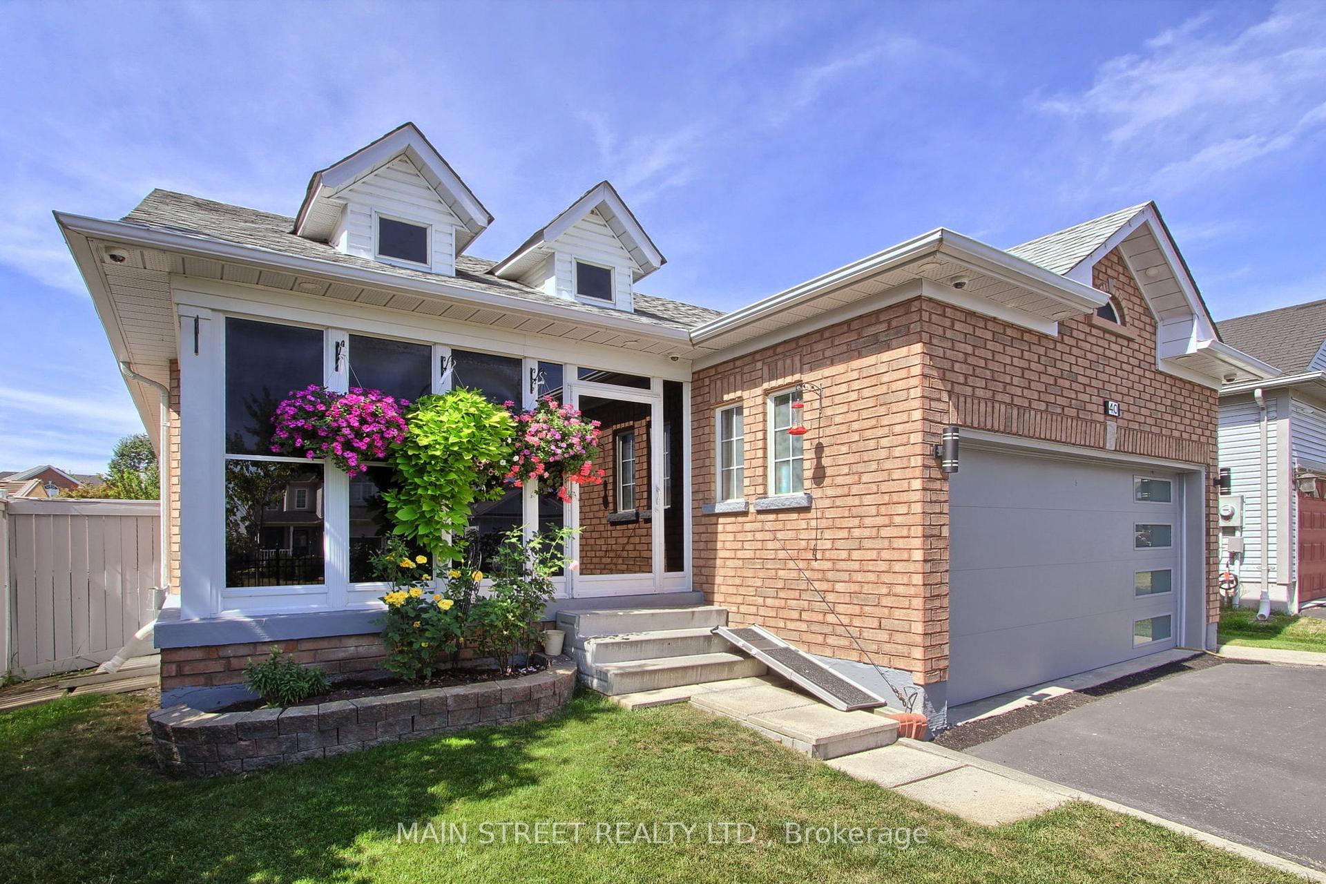 Photo 1 of 40 Silverstone Crescent, Georgina, Keswick South — HOMEH