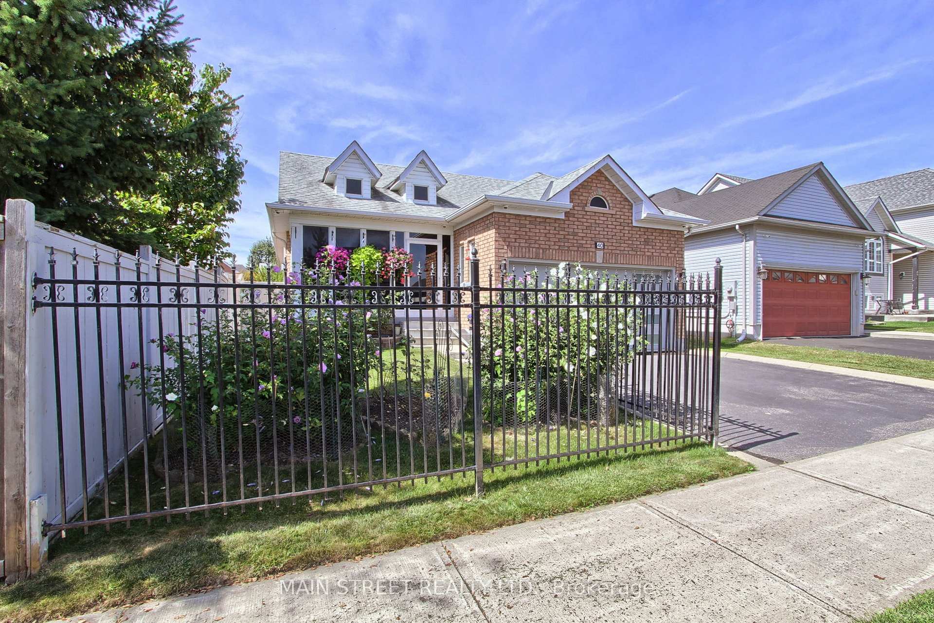 Photo 3 of 40 Silverstone Crescent, Georgina, Keswick South — HOMEH