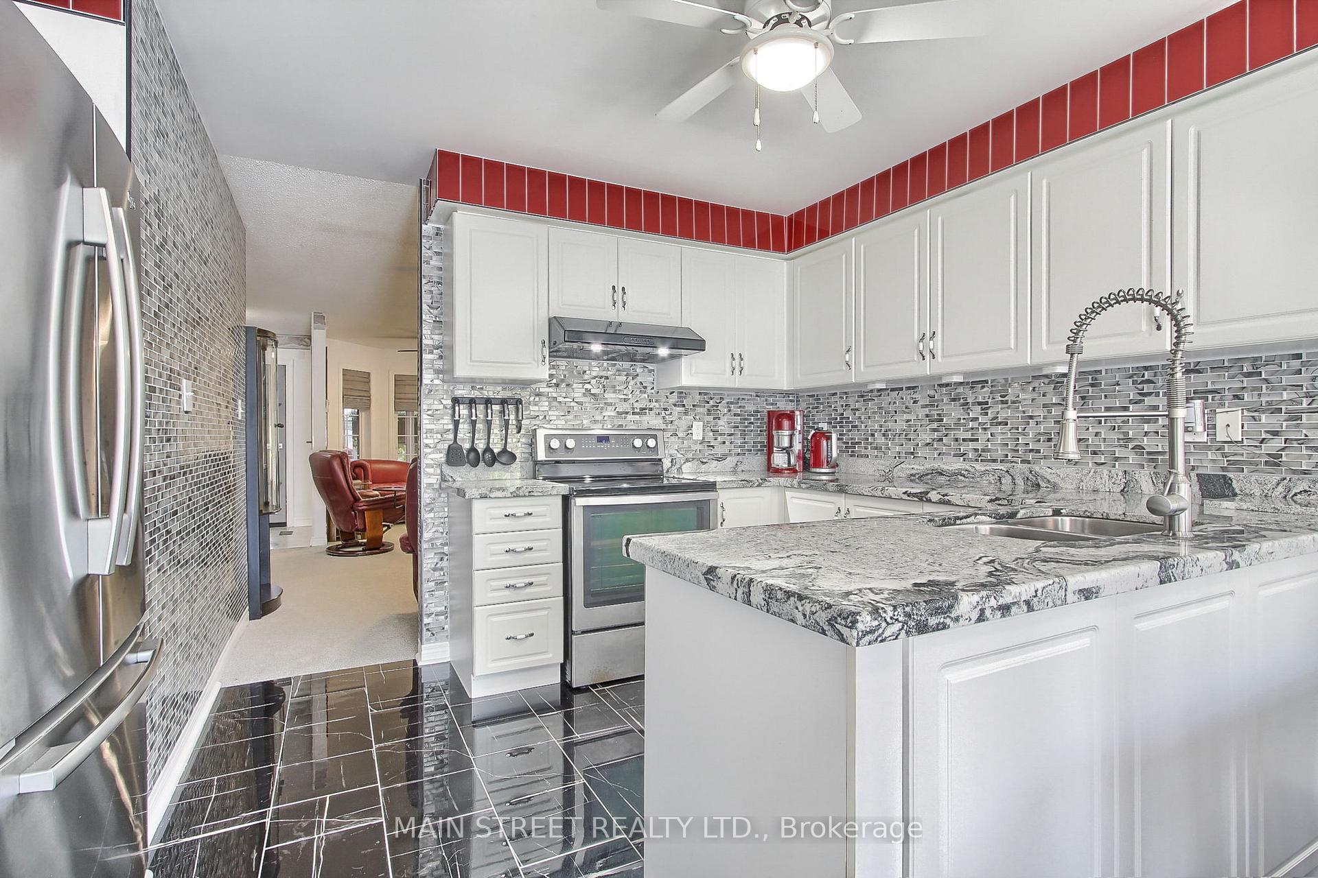 Photo 15 of 40 Silverstone Crescent, Georgina, Keswick South — HOMEH