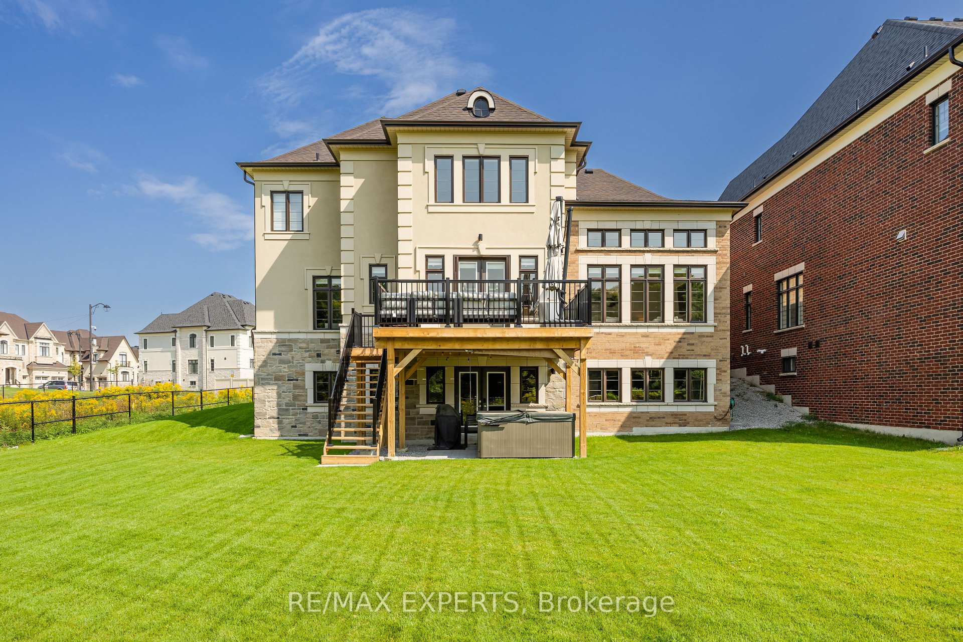 Photo 32 of 18 Enclave Court, Vaughan, Kleinburg — HOMEH