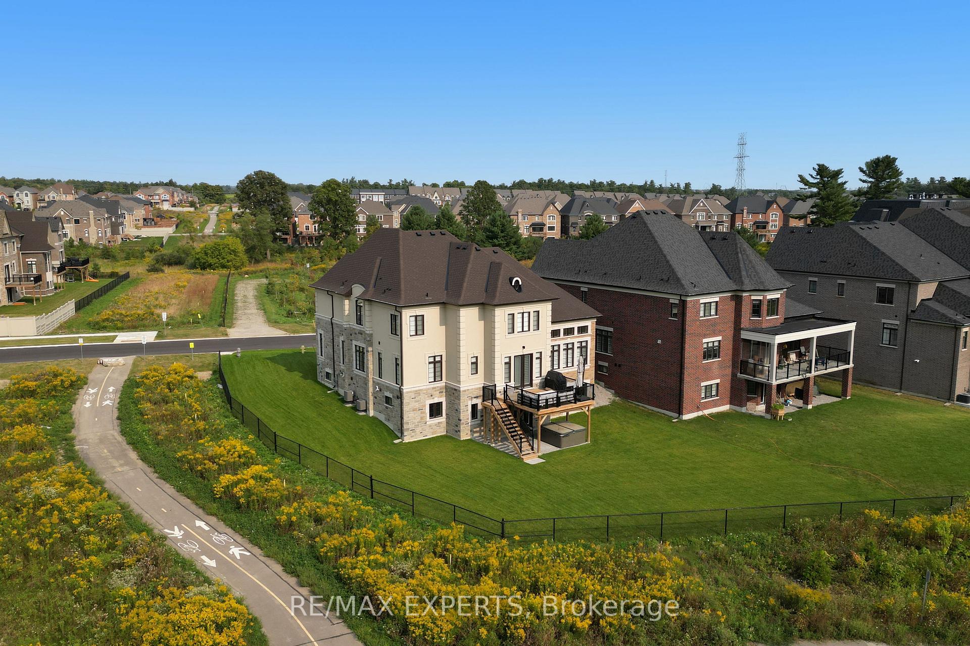 Photo 13 of 18 Enclave Court, Vaughan, Kleinburg — HOMEH
