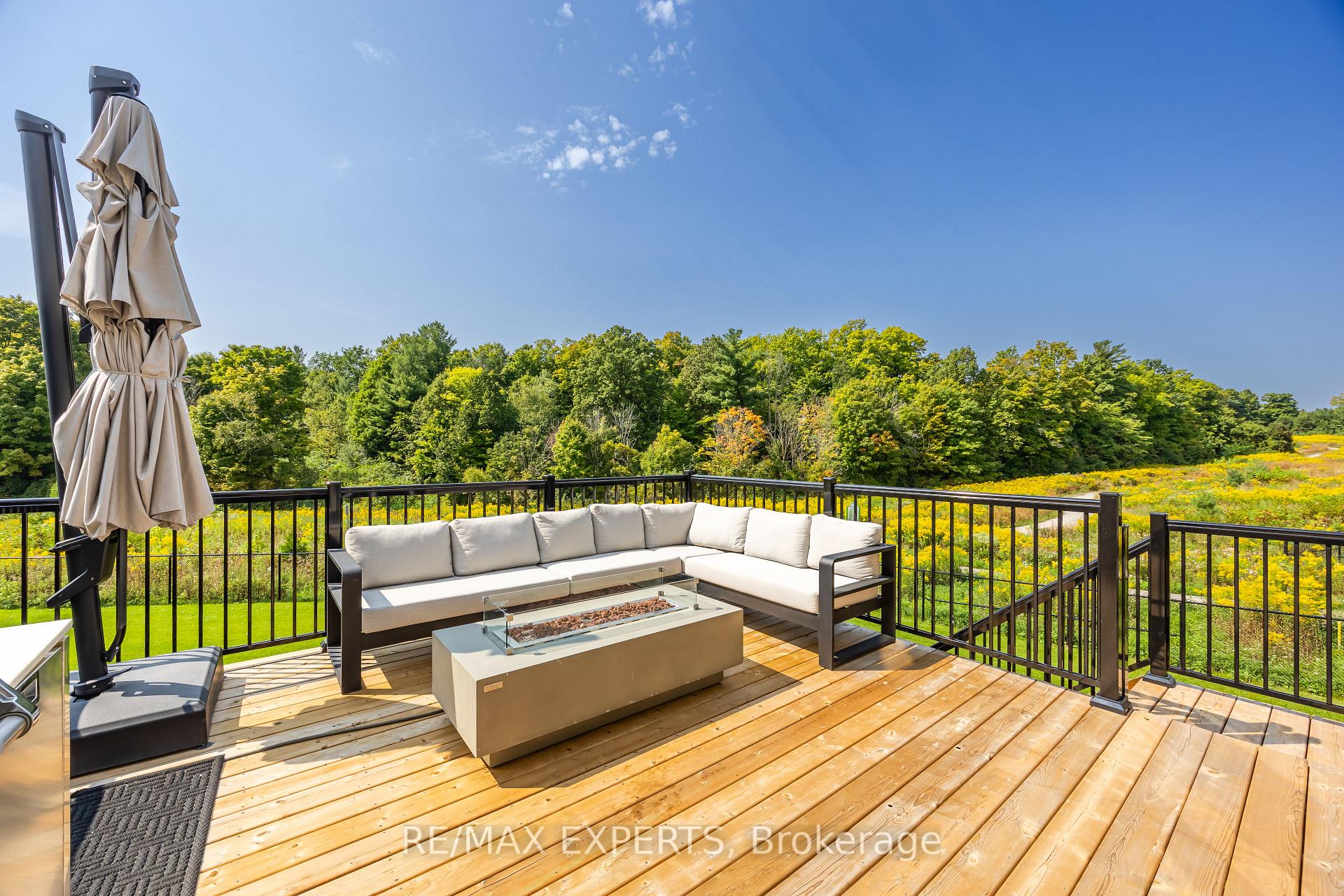 Photo 12 of 18 Enclave Court, Vaughan, Kleinburg — HOMEH