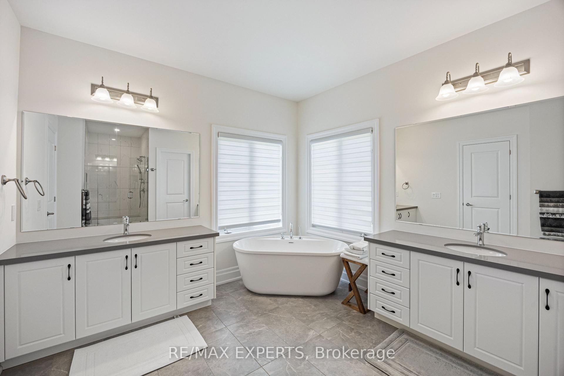 Photo 16 of 18 Enclave Court, Vaughan, Kleinburg — HOMEH