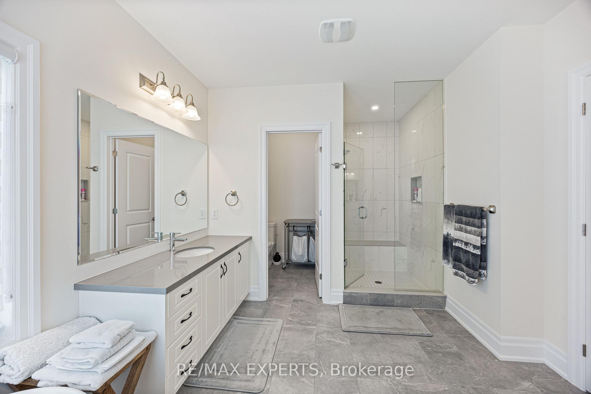 Photo 17 of 18 Enclave Court, Vaughan, Kleinburg — HOMEH