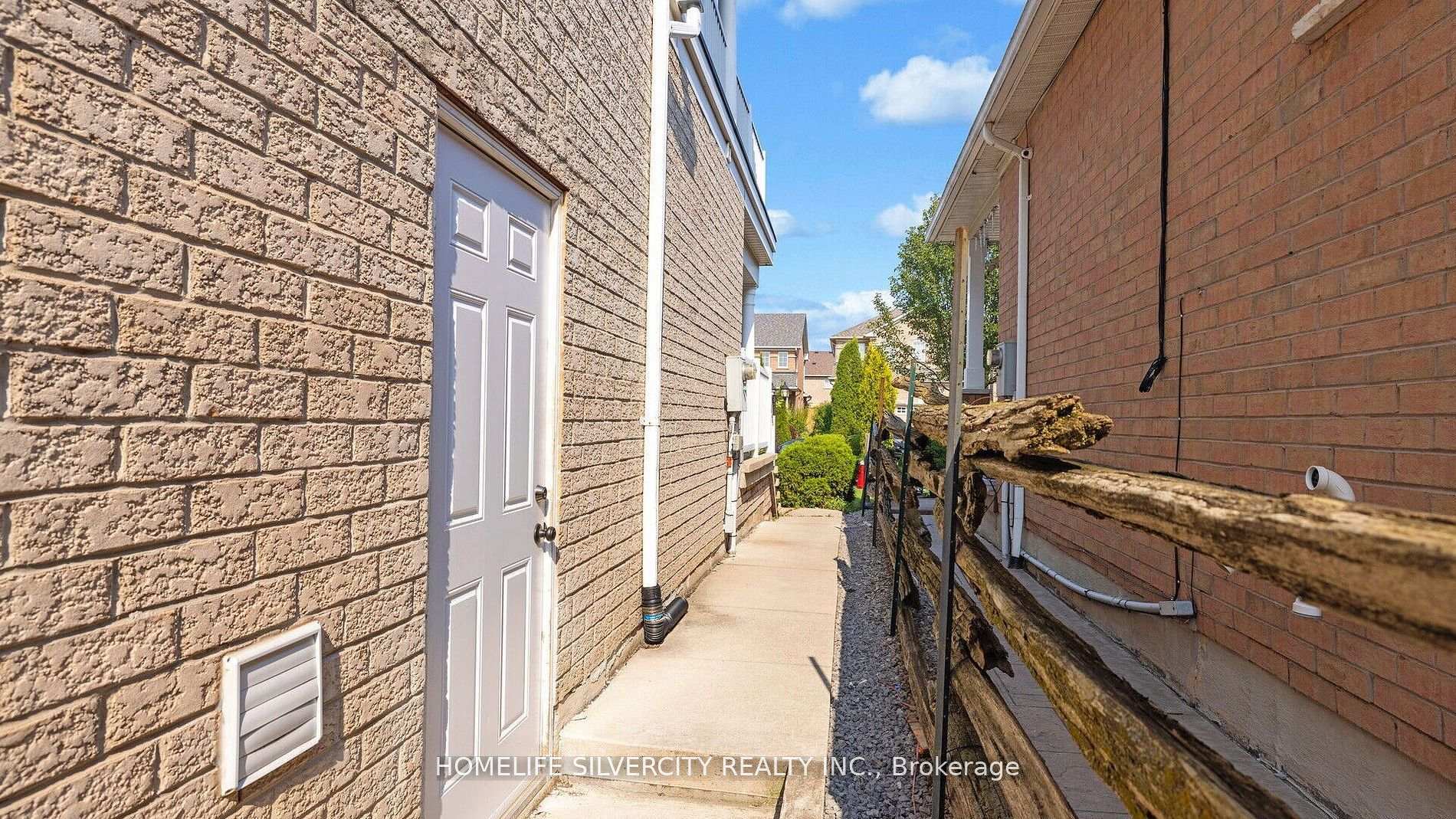 Photo 36 of 3 Split Rail Road, Brampton, Fletcher's Creek South — HOMEH