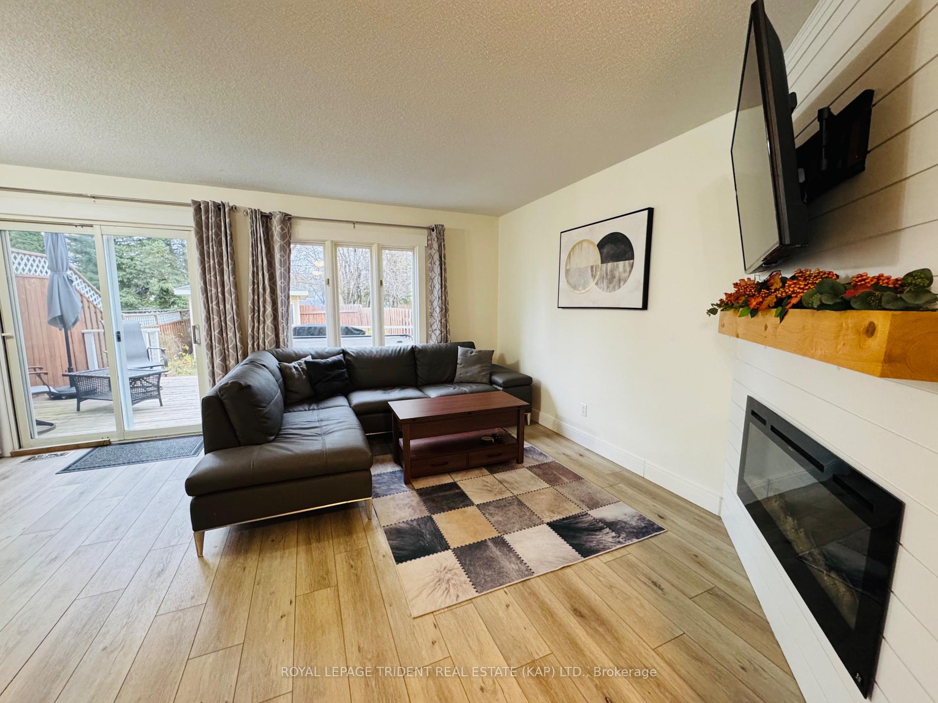 Photo 8 of 14 Borden Avenue, Kapuskasing — HOMEH