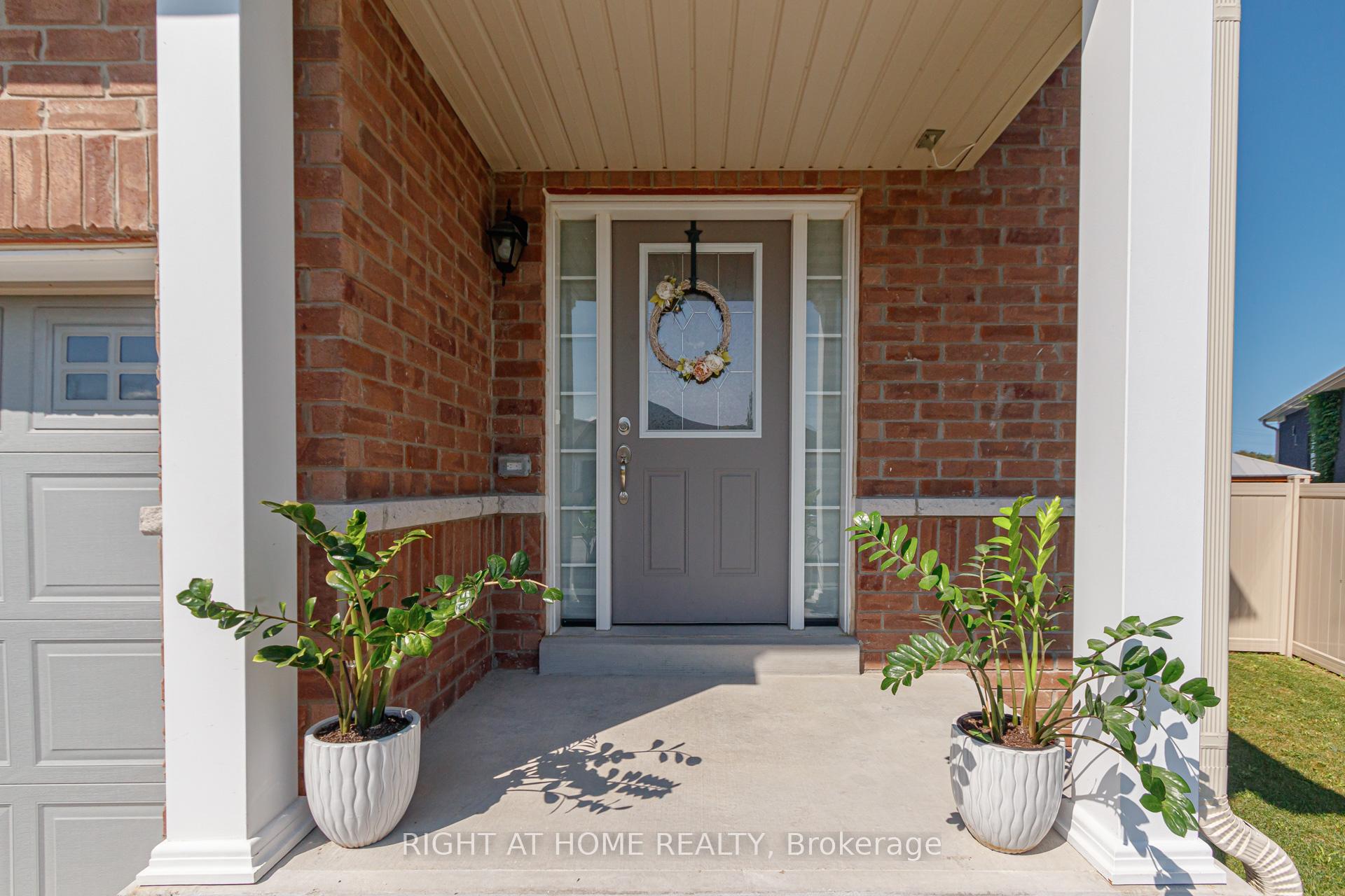 Photo 3 of 222 Springfield Crescent, Clearview, Stayner — HOMEH