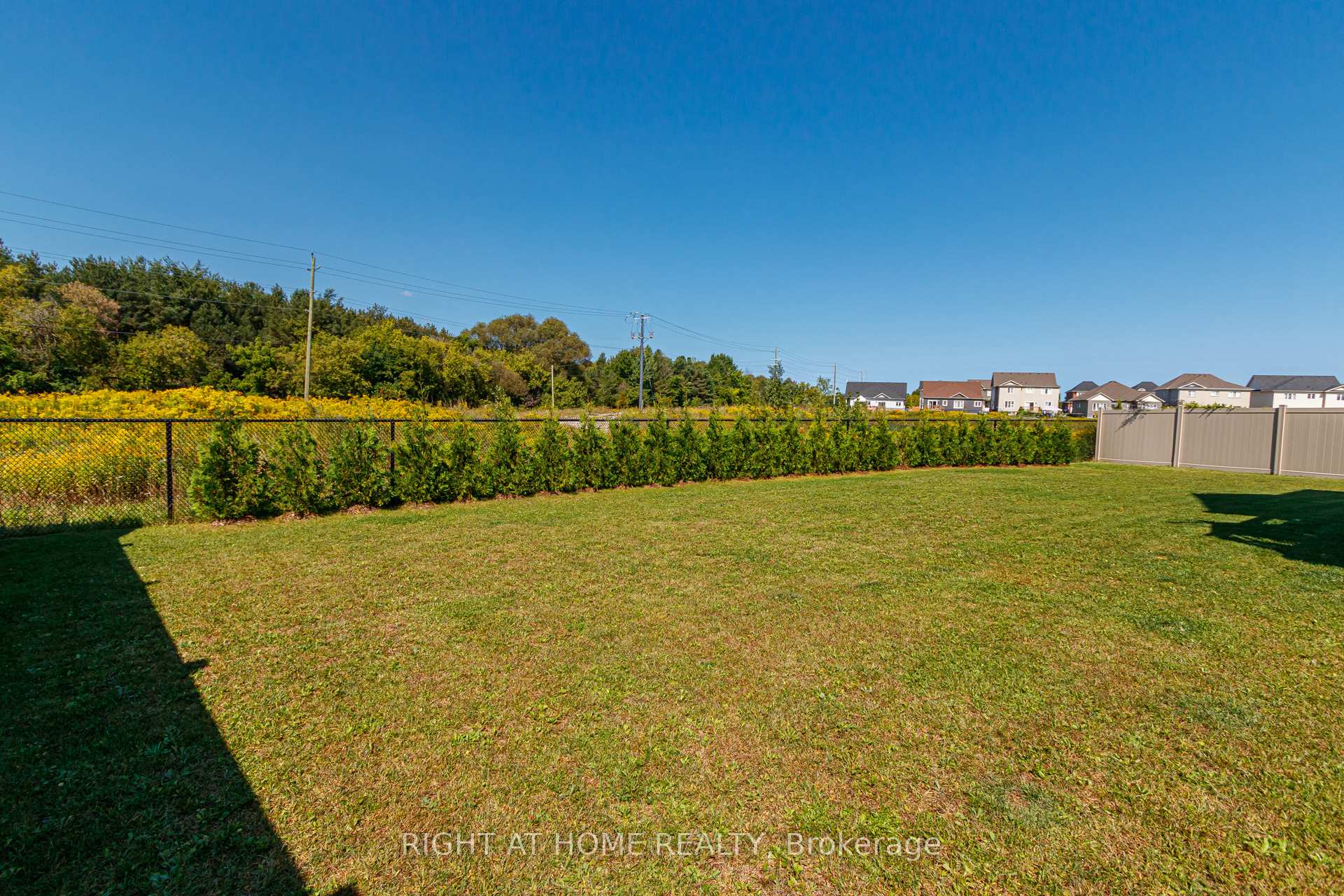 Photo 33 of 222 Springfield Crescent, Clearview, Stayner — HOMEH