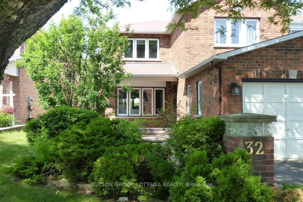 Photo 2 of 32 Cellini Court W, Ottawa, Hunt Club Park — HOMEH