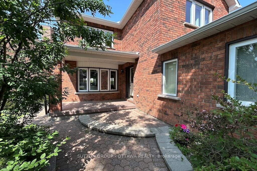 Photo 3 of 32 Cellini Court W, Ottawa, Hunt Club Park — HOMEH