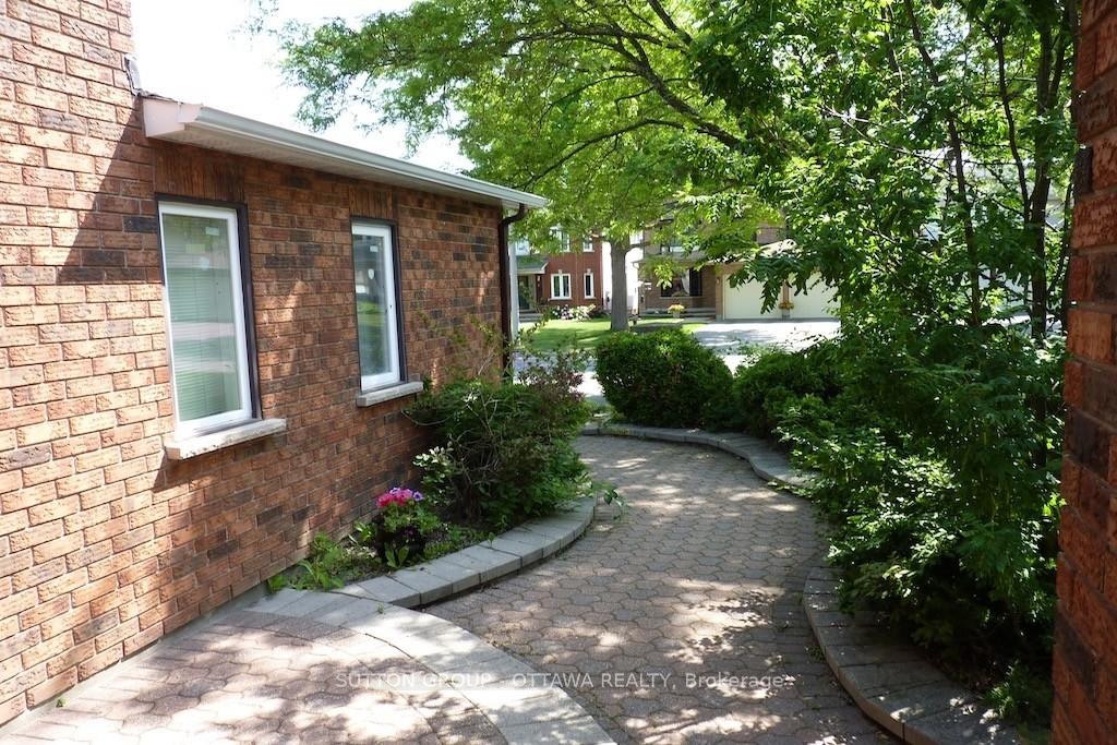 Photo 4 of 32 Cellini Court W, Ottawa, Hunt Club Park — HOMEH