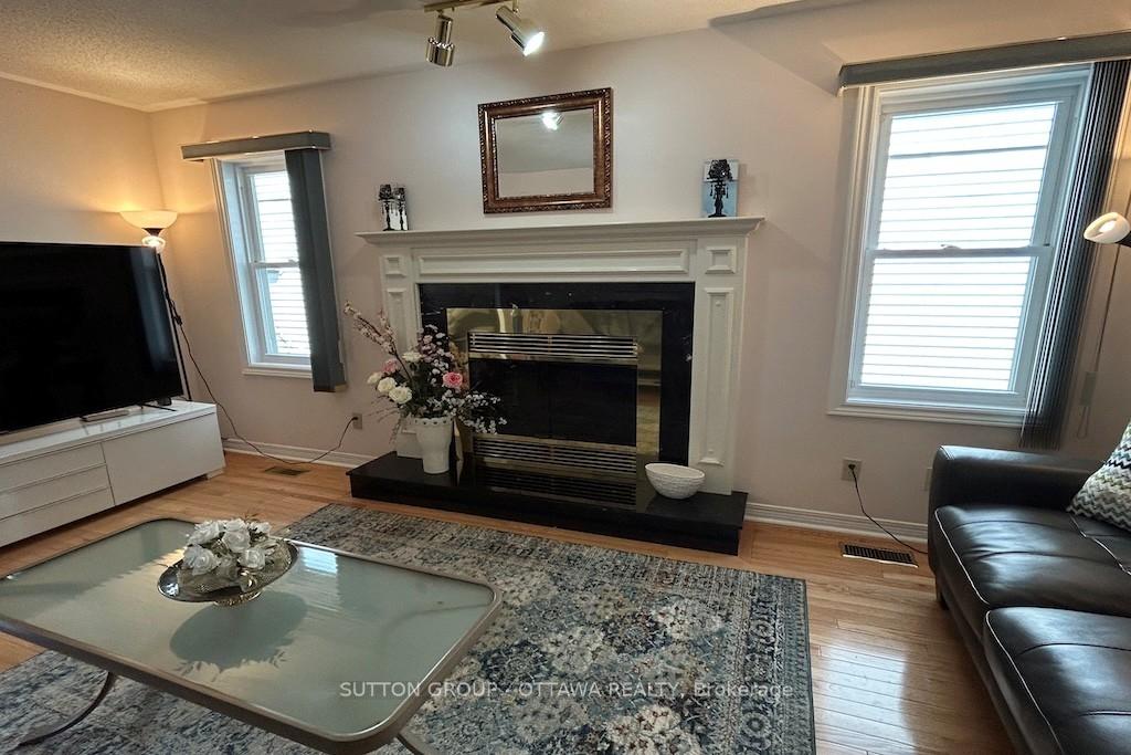 Photo 12 of 32 Cellini Court W, Ottawa, Hunt Club Park — HOMEH