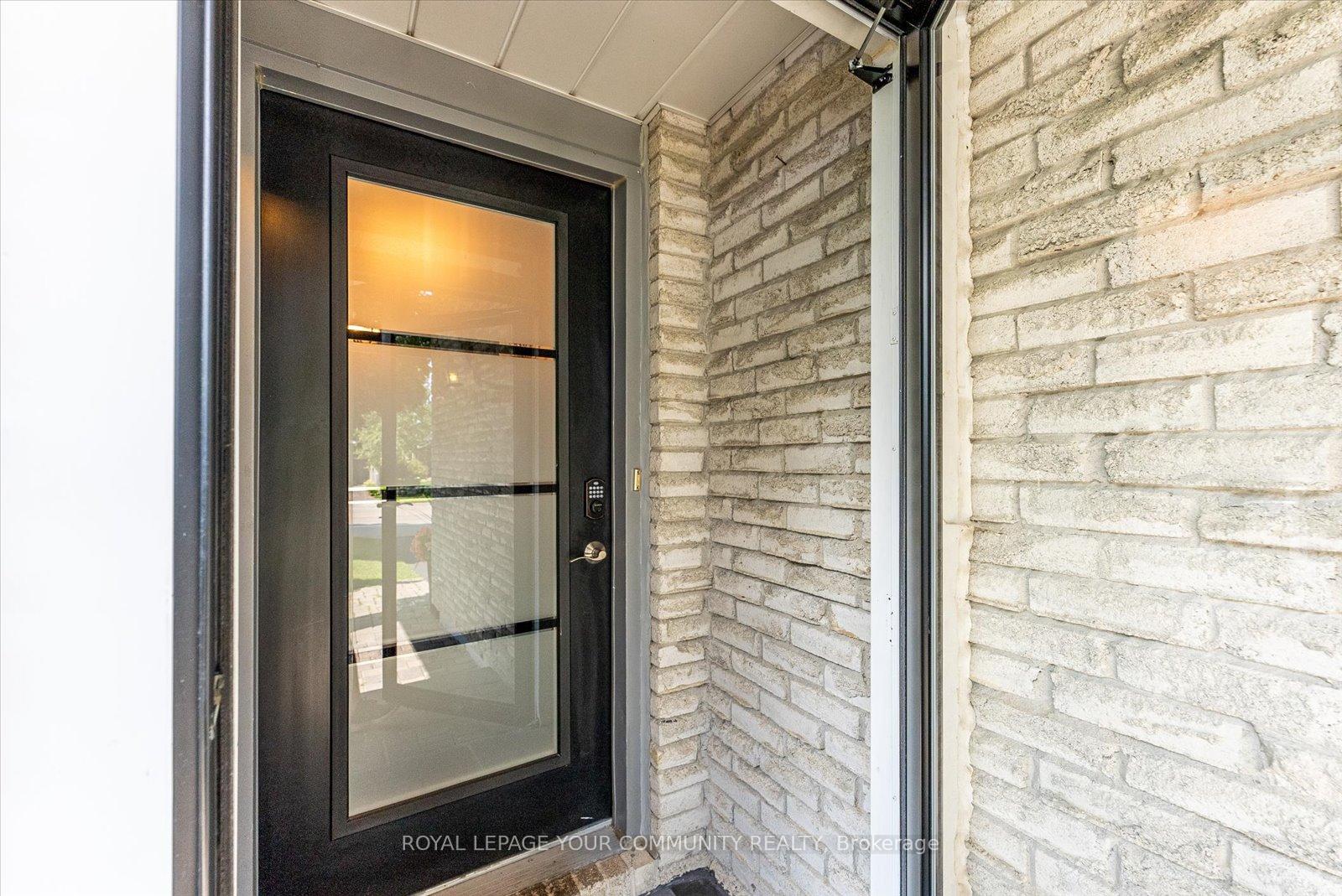Photo 3 of 28 Richvale Drive S, Brampton, Heart Lake East — HOMEH
