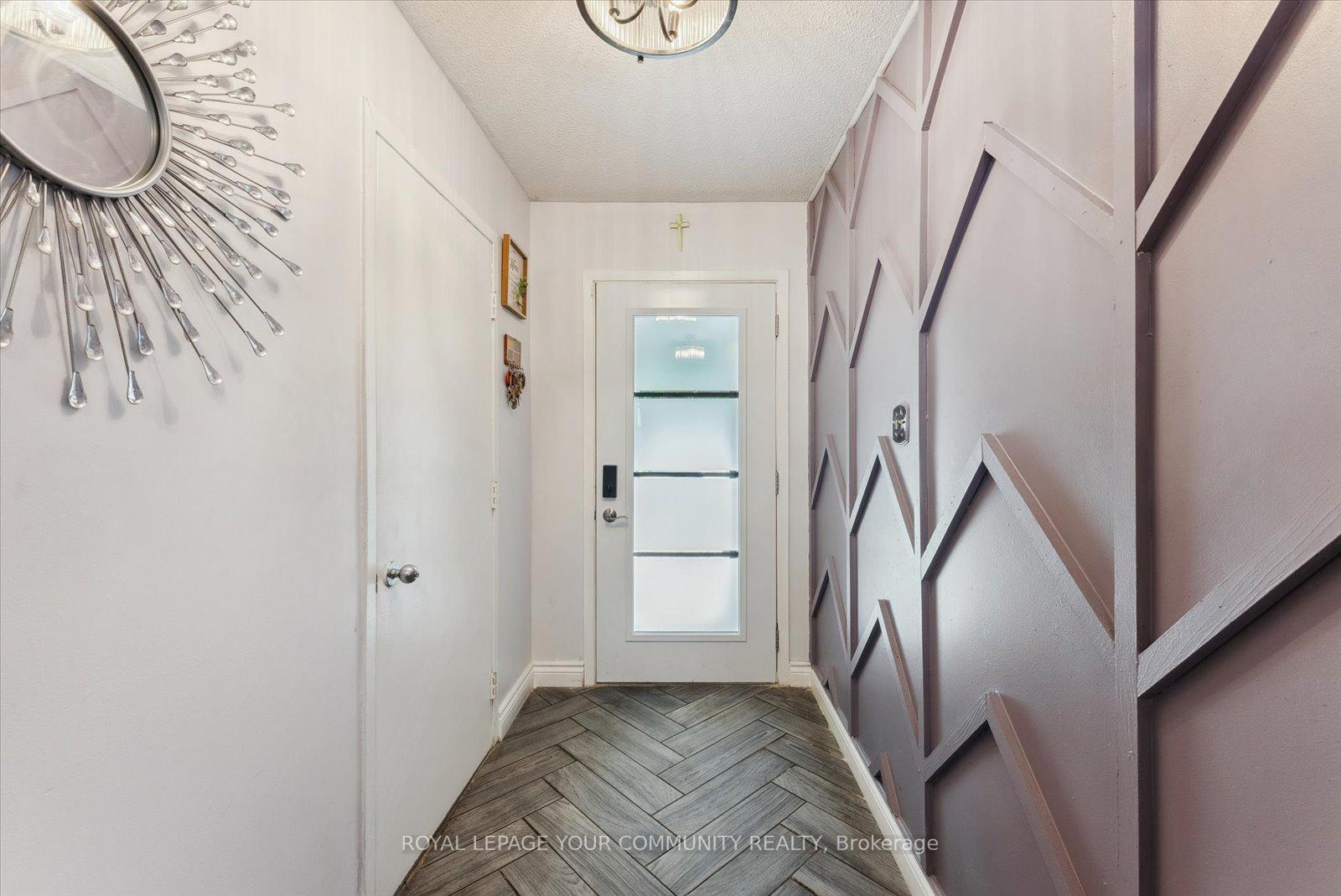 Photo 6 of 28 Richvale Drive S, Brampton, Heart Lake East — HOMEH