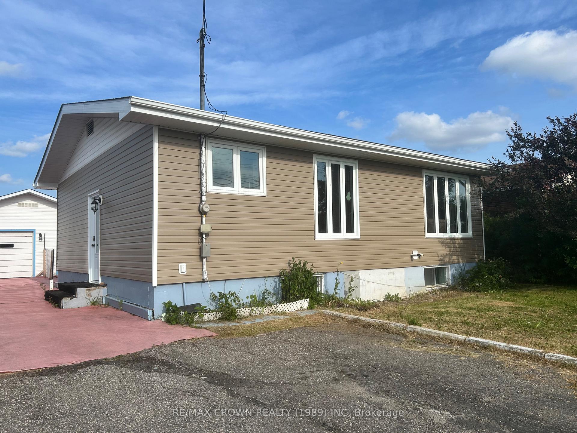 Photo 2 of 80 Brunelle Road S, Kapuskasing — HOMEH