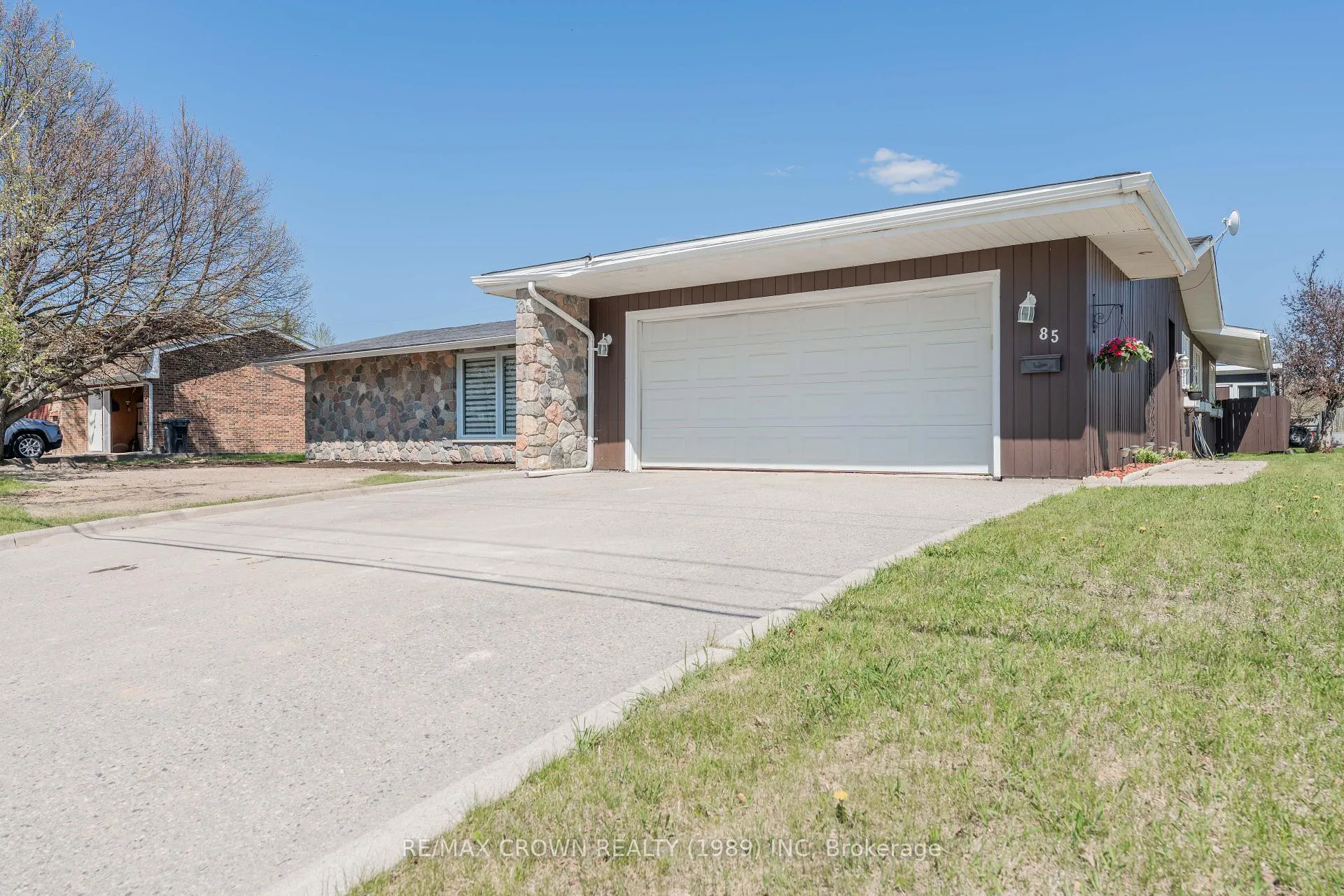 Photo 2 of 85 Avenue Road, Kapuskasing — HOMEH