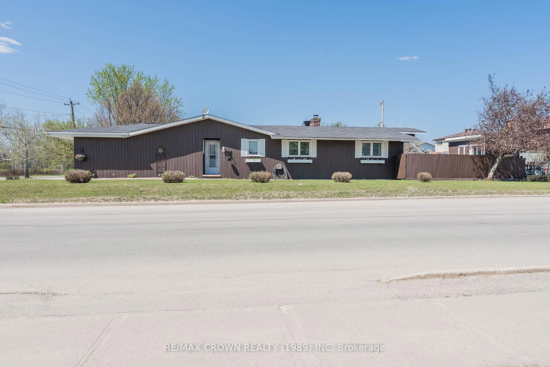 Photo 3 of 85 Avenue Road, Kapuskasing — HOMEH