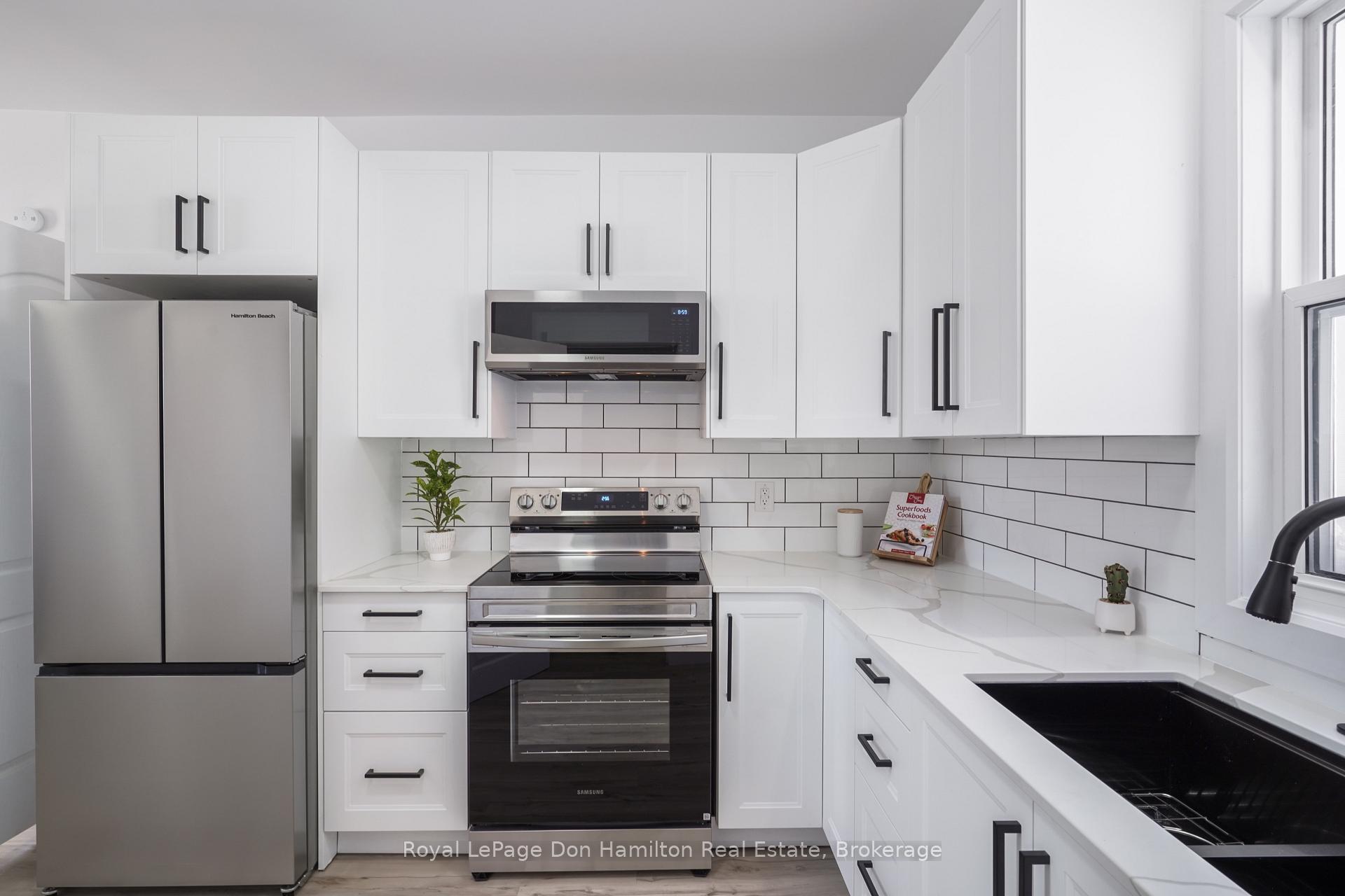 Photo 13 of 3049 Queen Street, Howick — HOMEH