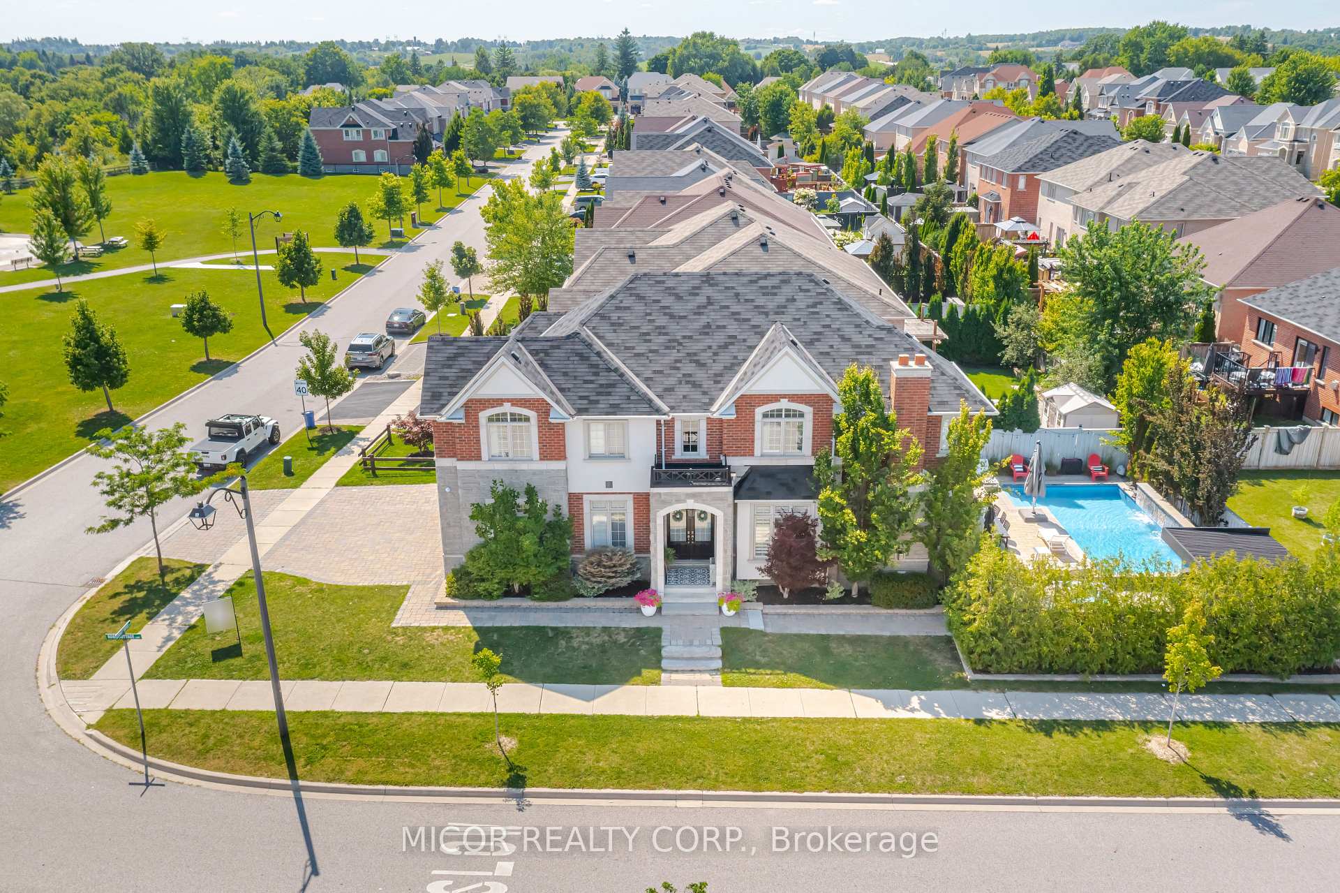 Photo 1 of 32 Summit Ridge Drive, King, Schomberg — HOMEH
