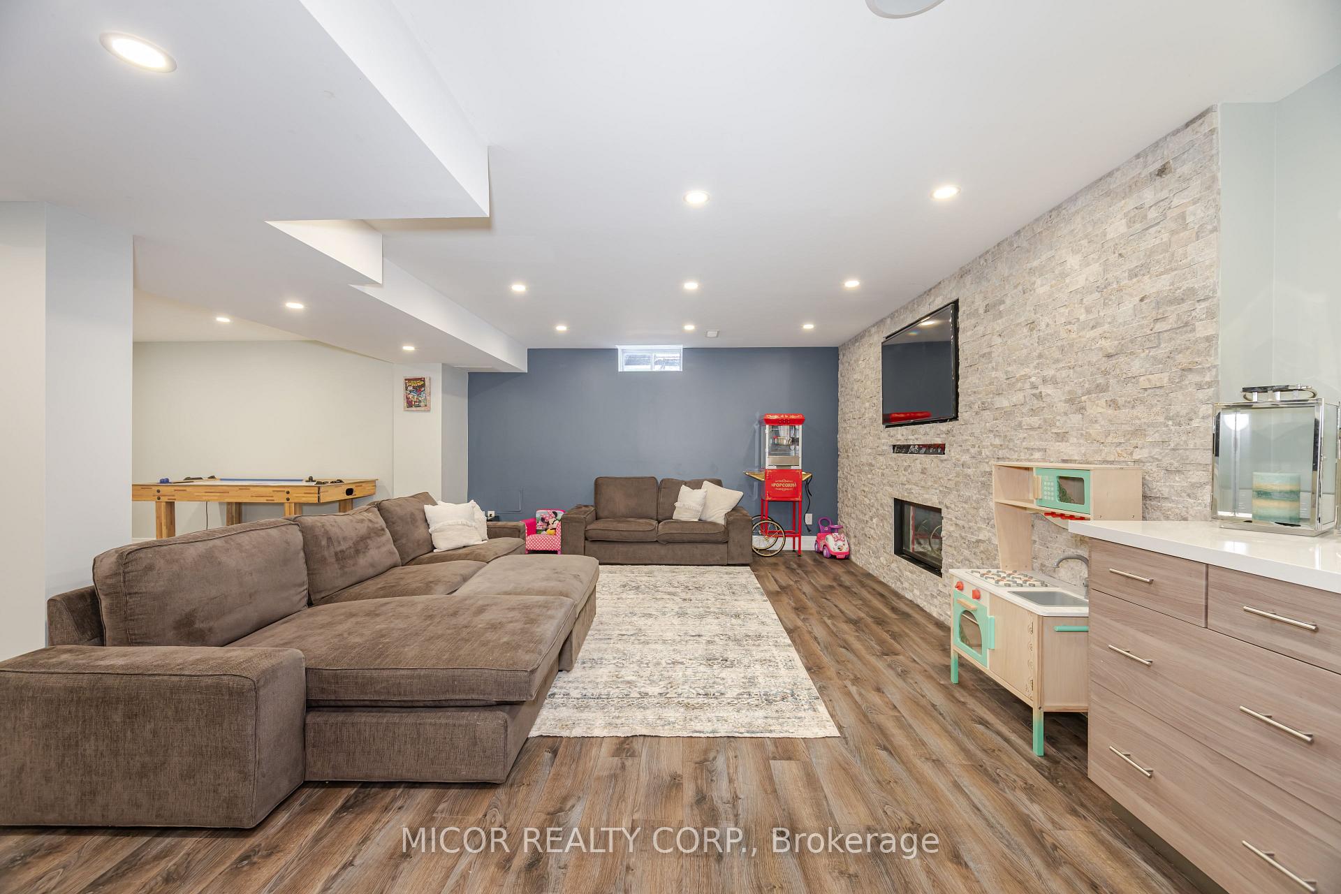 Photo 30 of 32 Summit Ridge Drive, King, Schomberg — HOMEH