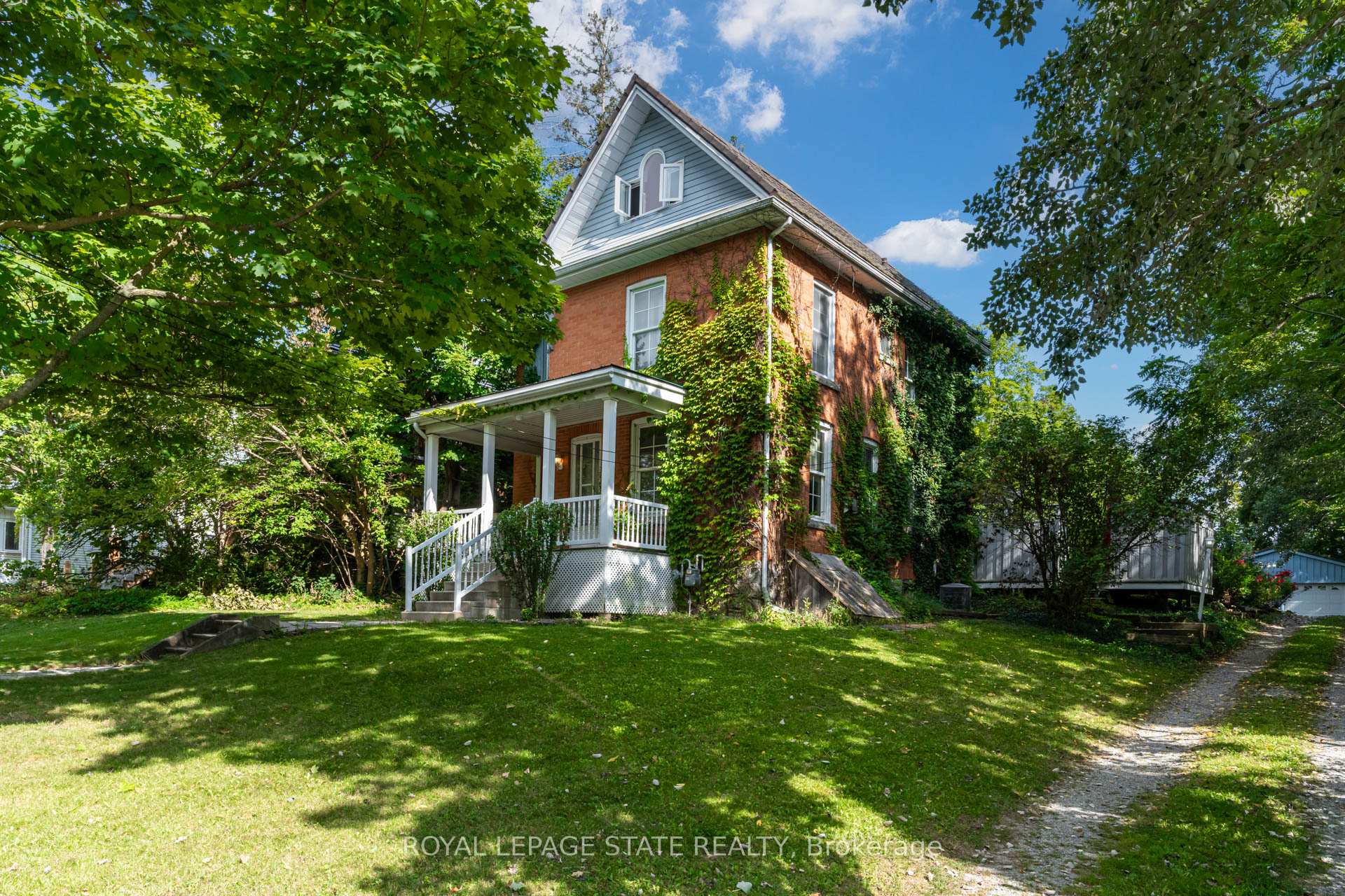 Front of 94 Sutherland Street W