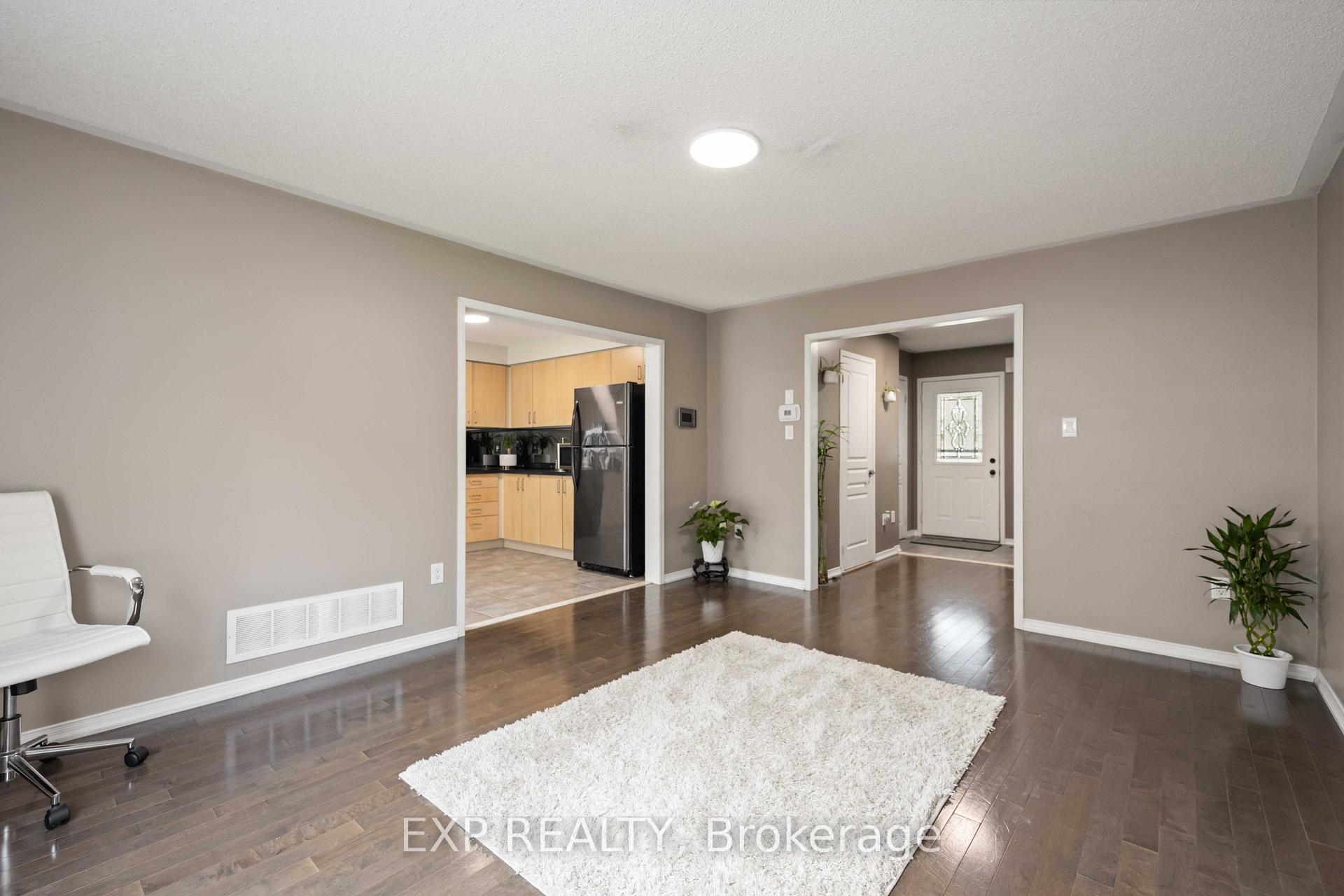 Photo 5 of 209 Norland Circle, Oshawa, Windfields — HOMEH