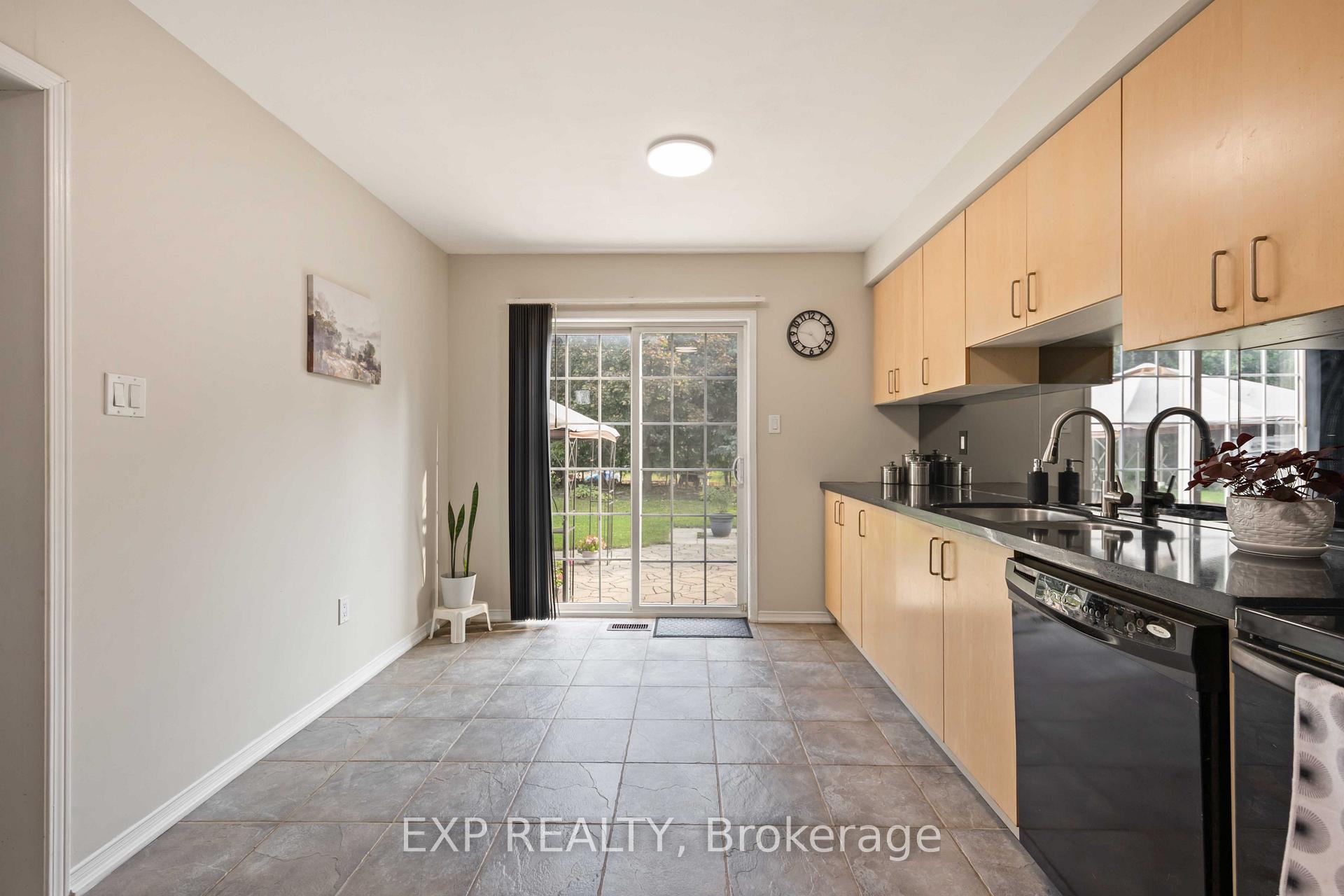 Photo 11 of 209 Norland Circle, Oshawa, Windfields — HOMEH