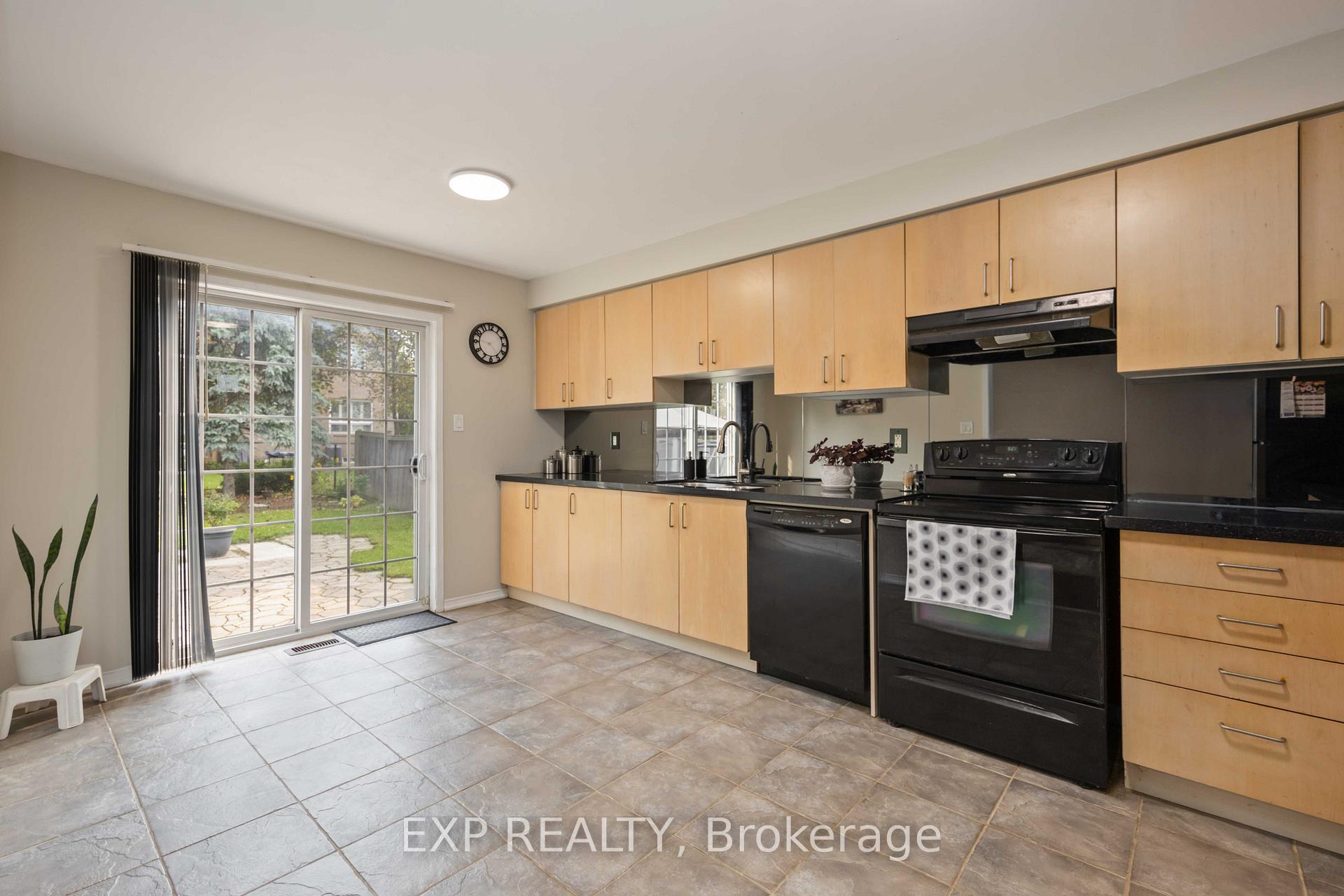 Photo 10 of 209 Norland Circle, Oshawa, Windfields — HOMEH