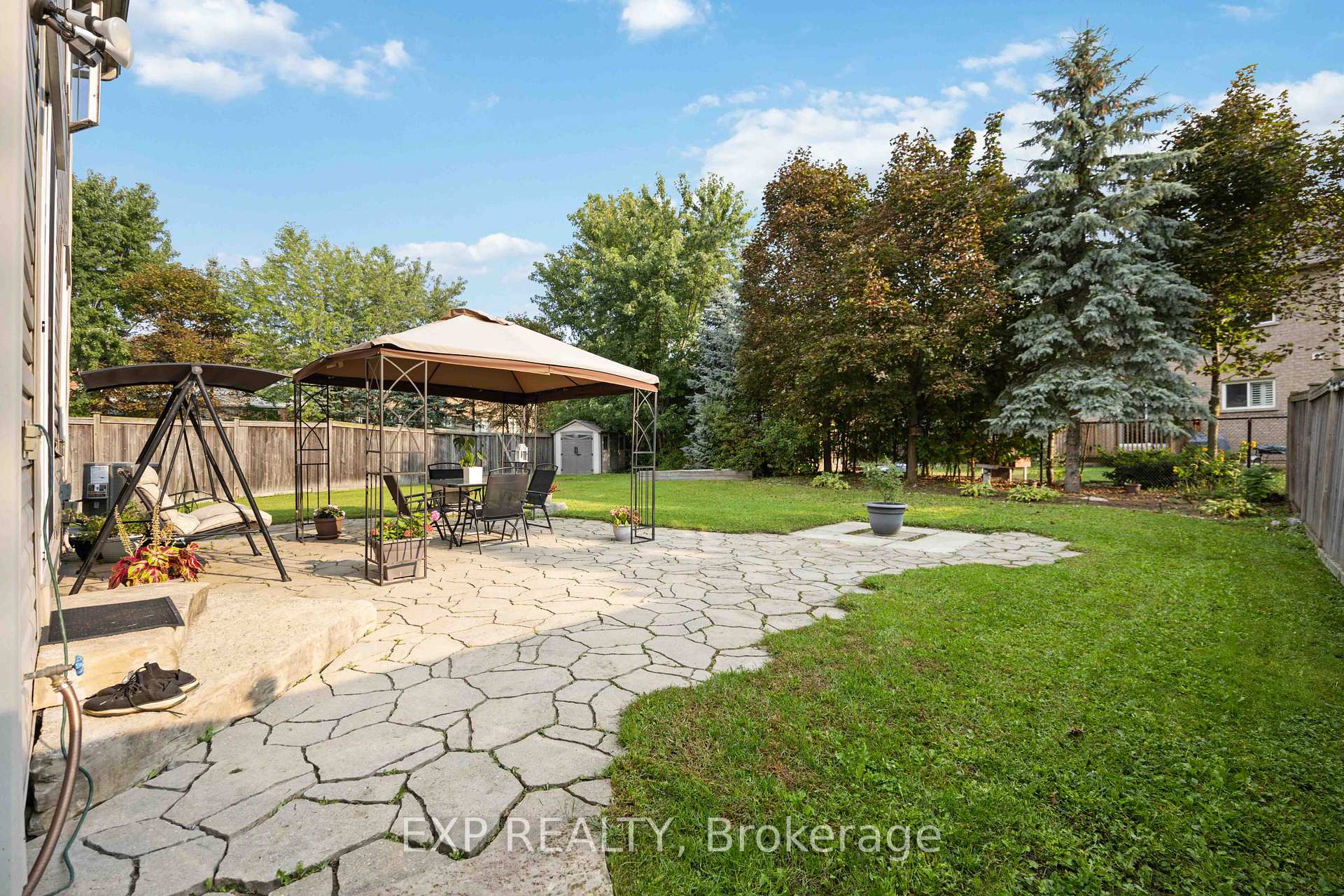 Photo 17 of 209 Norland Circle, Oshawa, Windfields — HOMEH