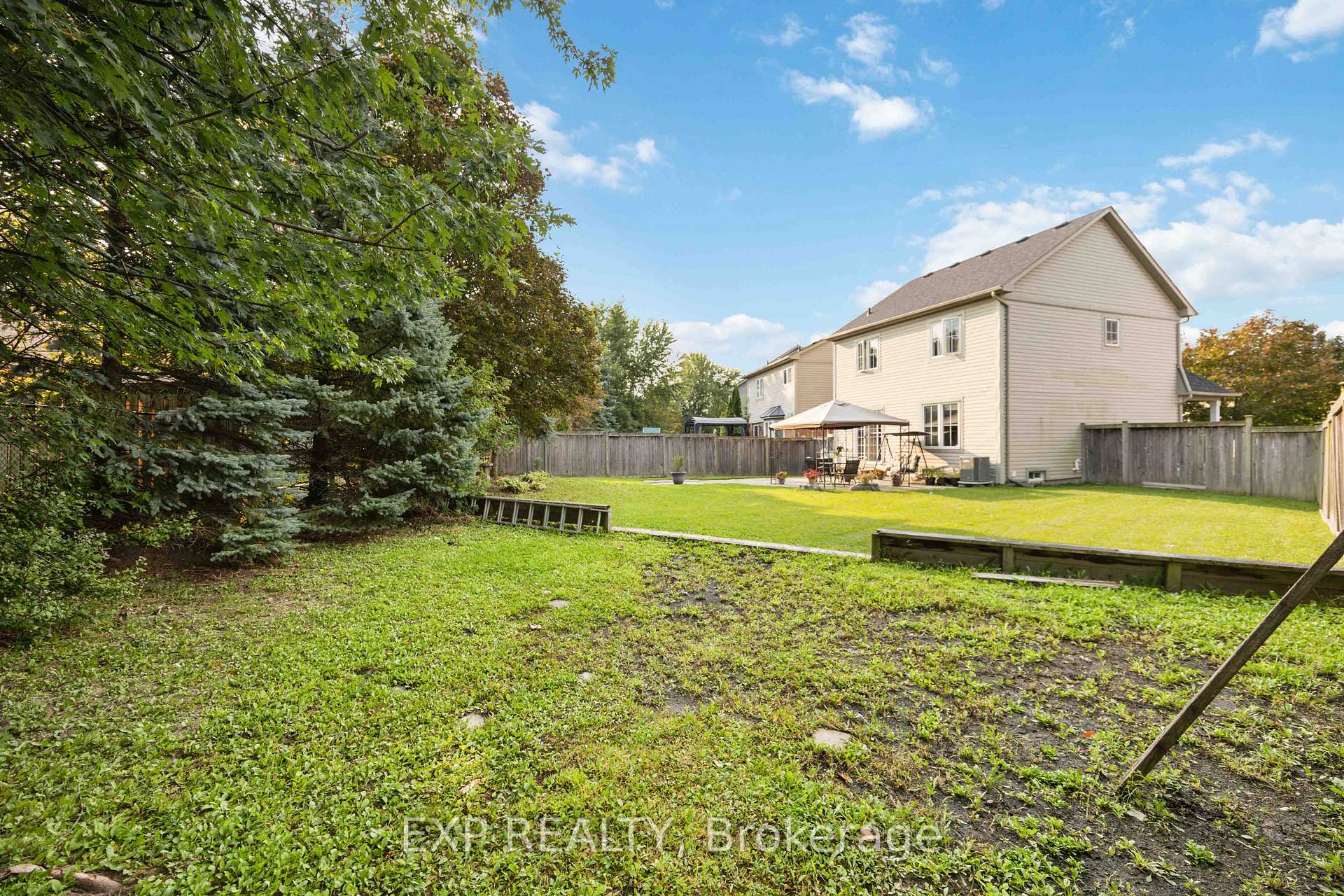 Photo 18 of 209 Norland Circle, Oshawa, Windfields — HOMEH