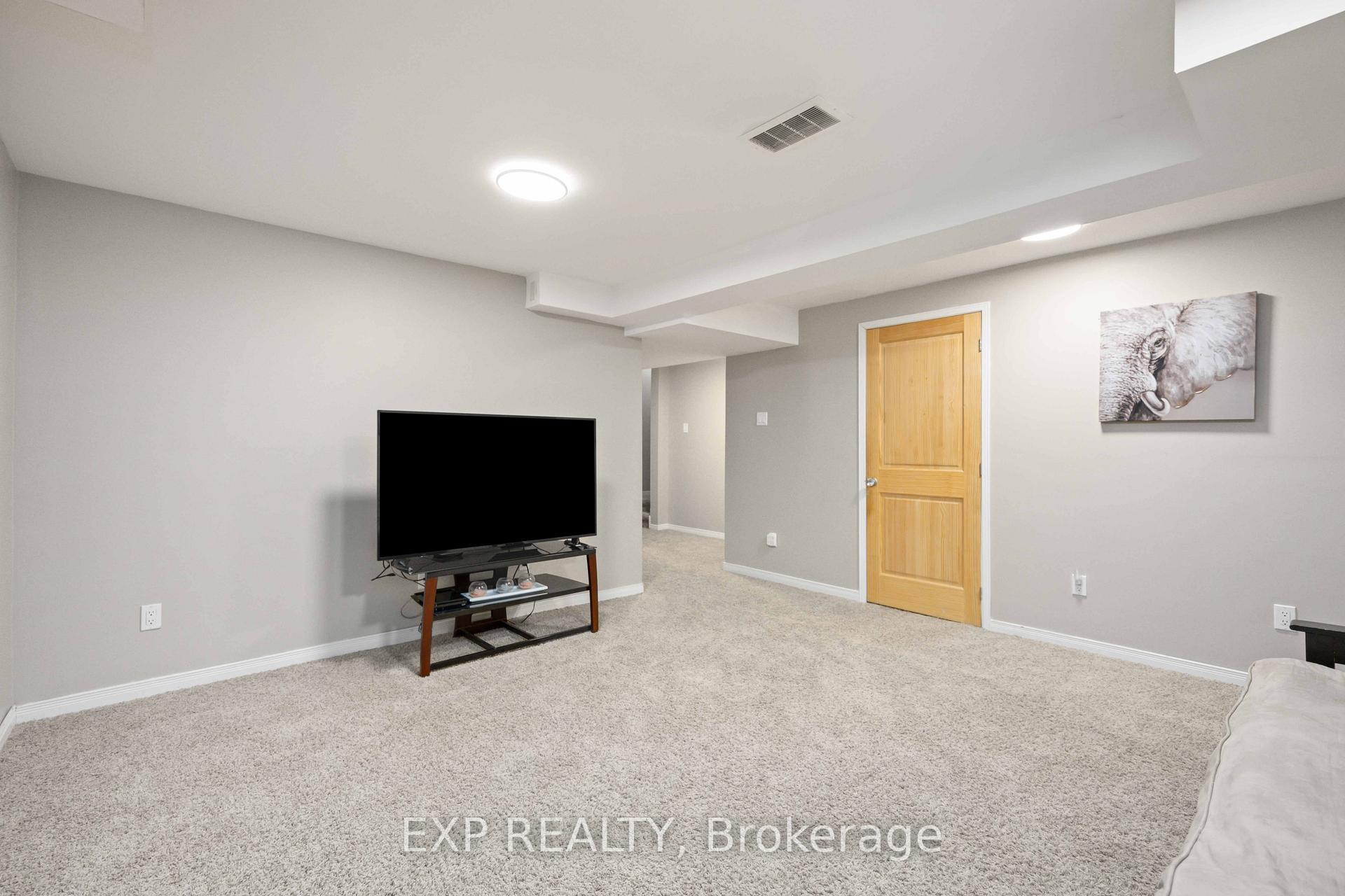 Photo 32 of 209 Norland Circle, Oshawa, Windfields — HOMEH
