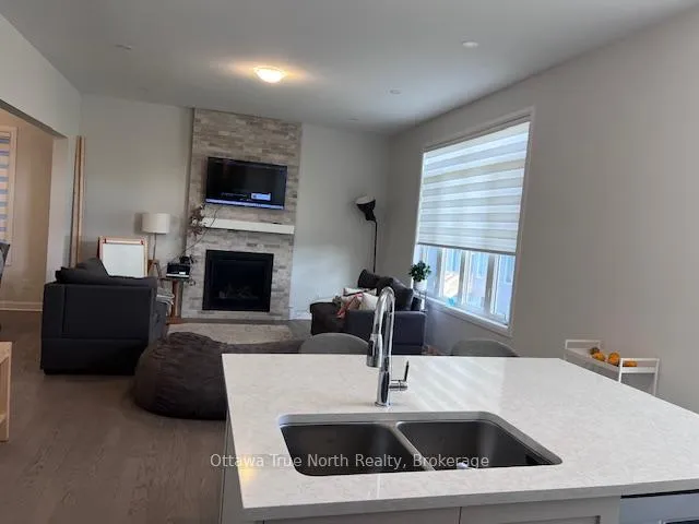 Photo 7 of 137 Invention Boulevard, Ottawa, Kanata - Morgan's Grant/South March — HOMEH