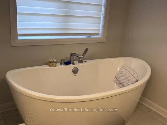Photo 16 of 137 Invention Boulevard, Ottawa, Kanata - Morgan's Grant/South March — HOMEH