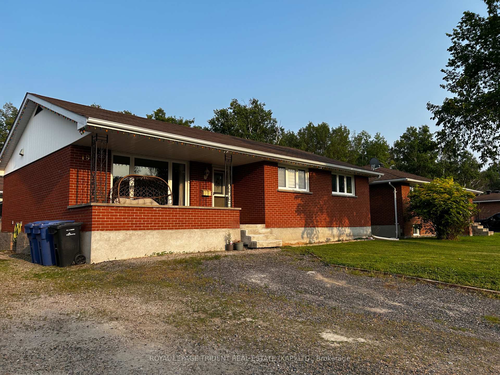 Photo 2 of 19 Ottawa Street E, Kapuskasing — HOMEH