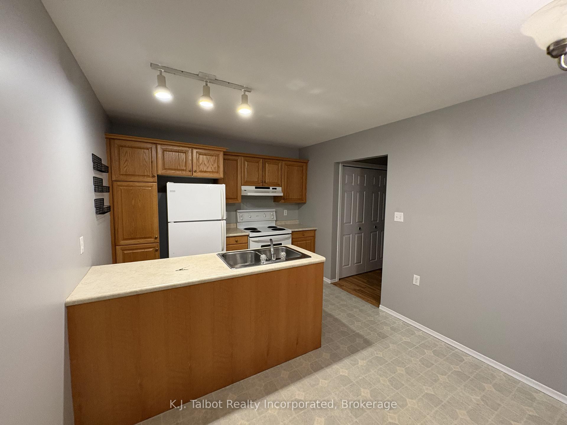 Photo 11 of 23 Coleman Street, Huron East, Seaforth — HOMEH
