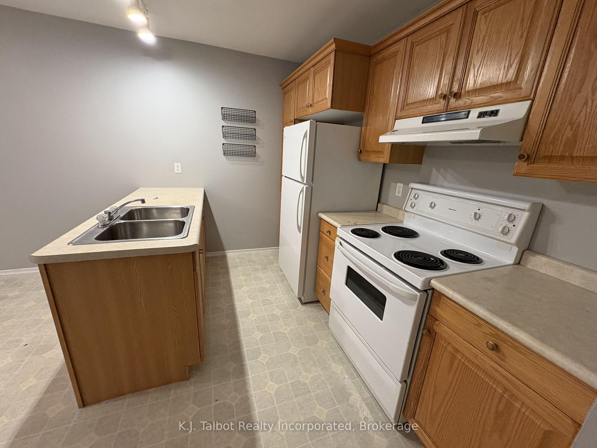 Photo 12 of 23 Coleman Street, Huron East, Seaforth — HOMEH