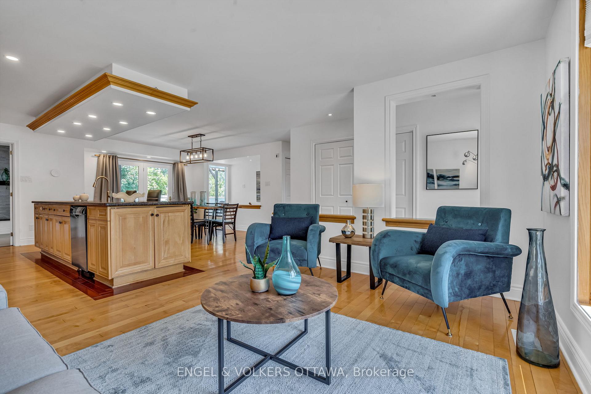 Photo 3 of 1369 Fontenay Crescent, Ottawa, South Keys — HOMEH