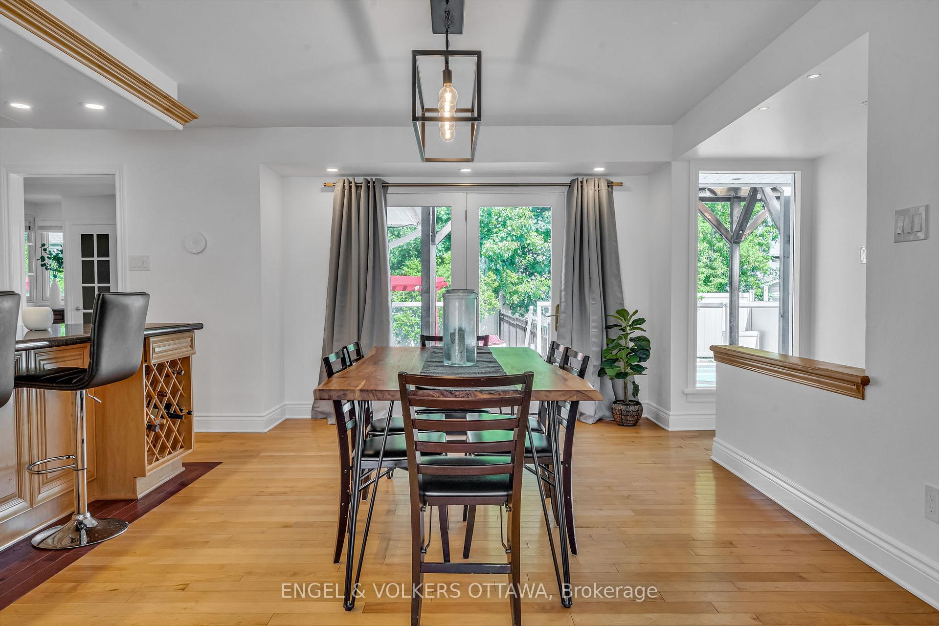 Photo 4 of 1369 Fontenay Crescent, Ottawa, South Keys — HOMEH