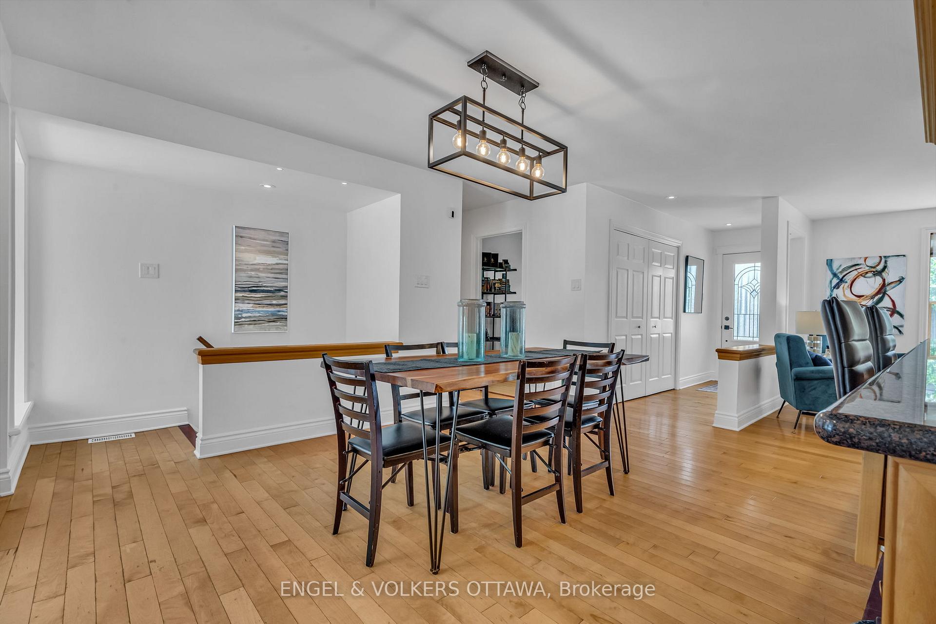 Photo 6 of 1369 Fontenay Crescent, Ottawa, South Keys — HOMEH
