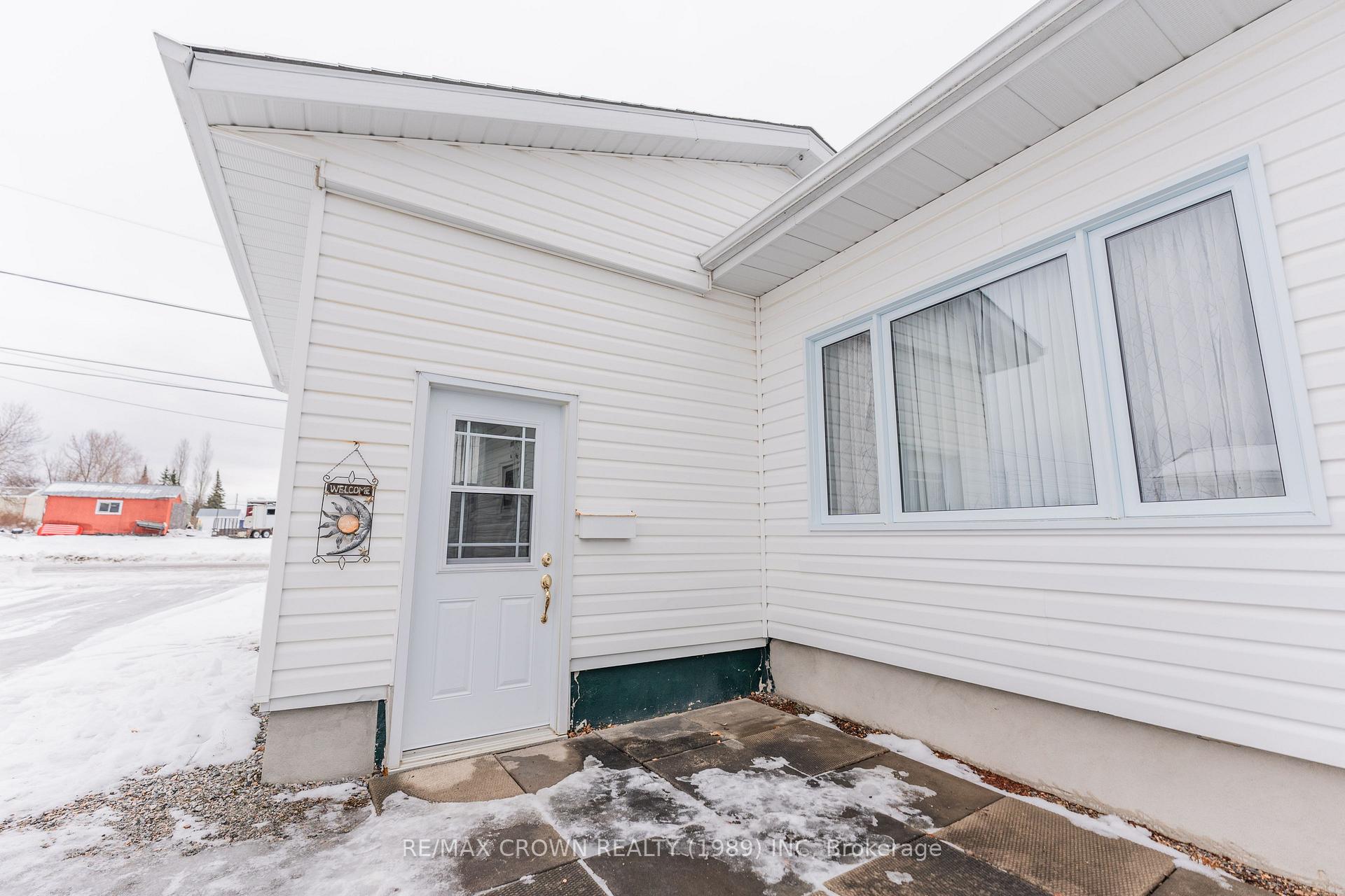 Photo 3 of Unit Val Rita, 9 Du Parc Avenue, Kapuskasing — HOMEH