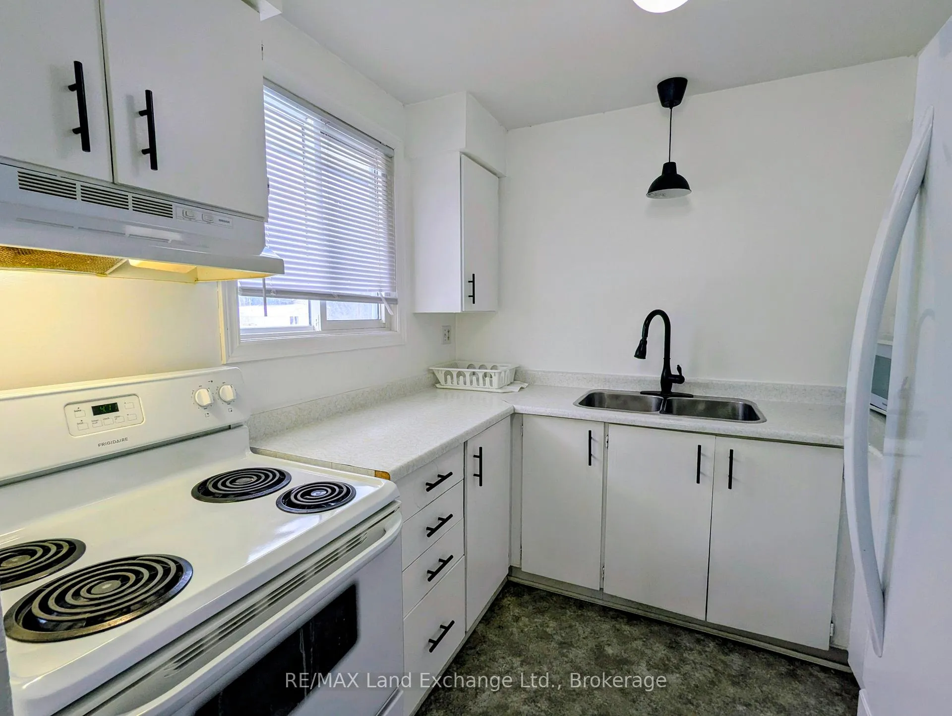 Photo 3 of 630 Hunter Street, Kincardine — HOMEH
