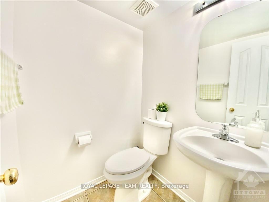 Photo 3 of 64 Tobermory Crescent, Ottawa, Kanata - Morgan's Grant/South March — HOMEH