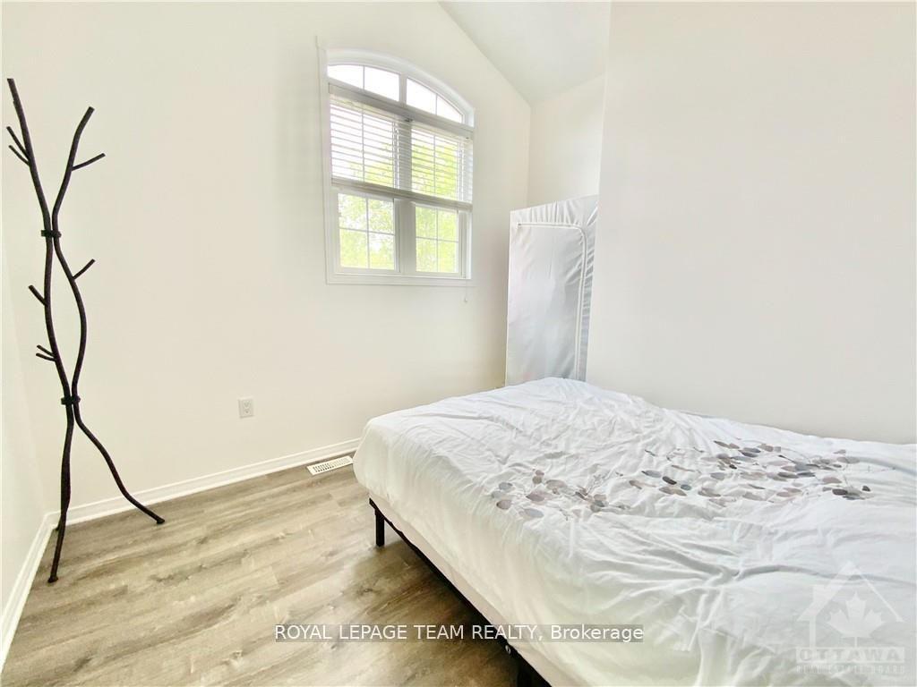 Photo 18 of 64 Tobermory Crescent, Ottawa, Kanata - Morgan's Grant/South March — HOMEH