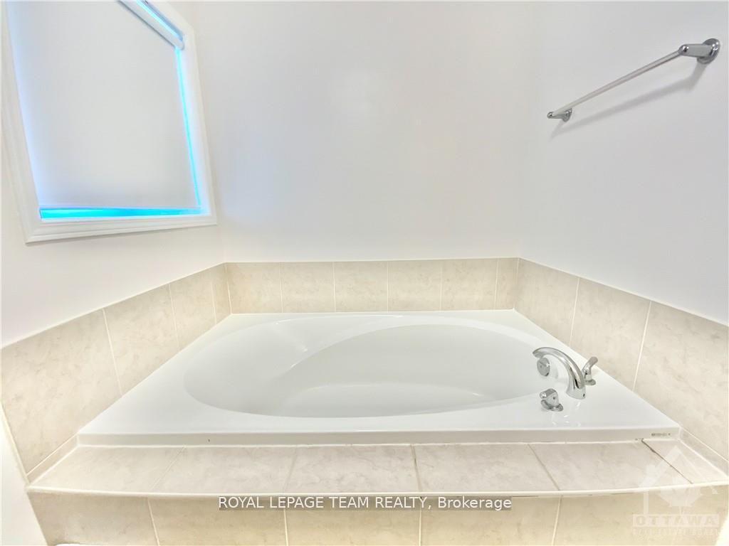 Photo 21 of 64 Tobermory Crescent, Ottawa, Kanata - Morgan's Grant/South March — HOMEH
