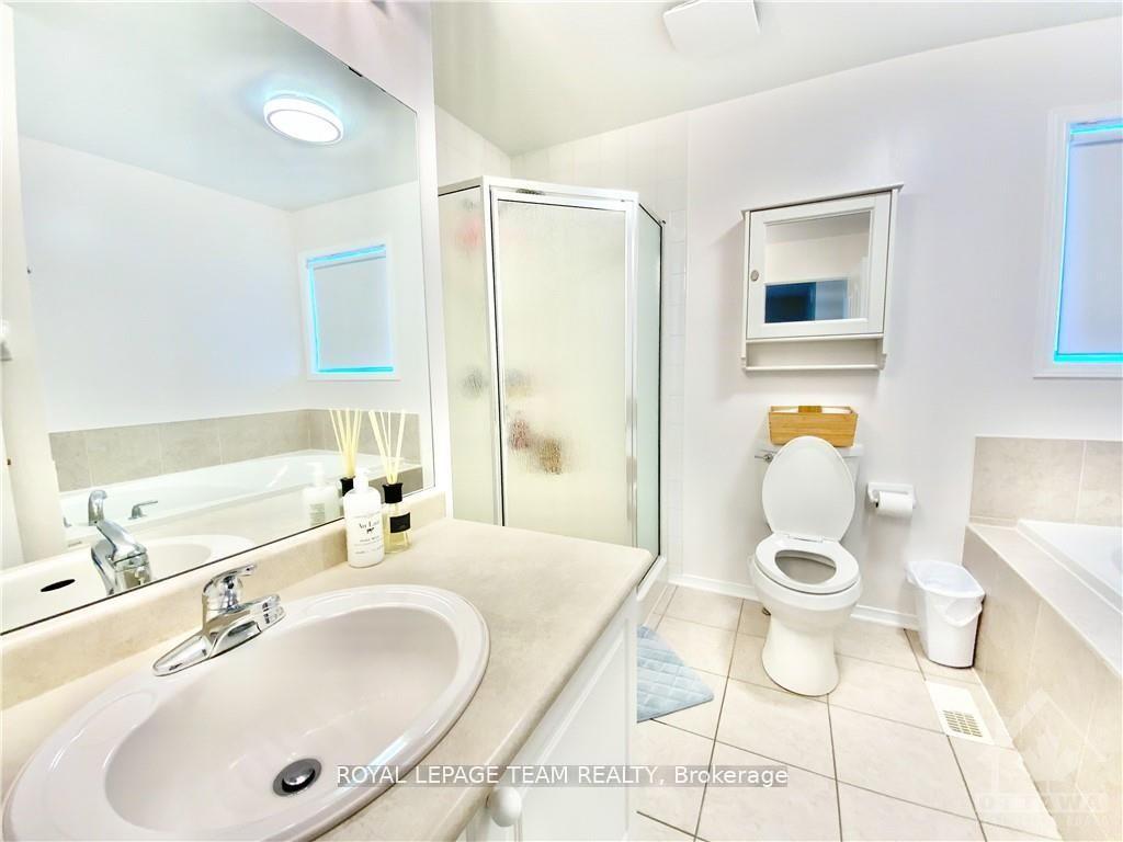 Photo 22 of 64 Tobermory Crescent, Ottawa, Kanata - Morgan's Grant/South March — HOMEH